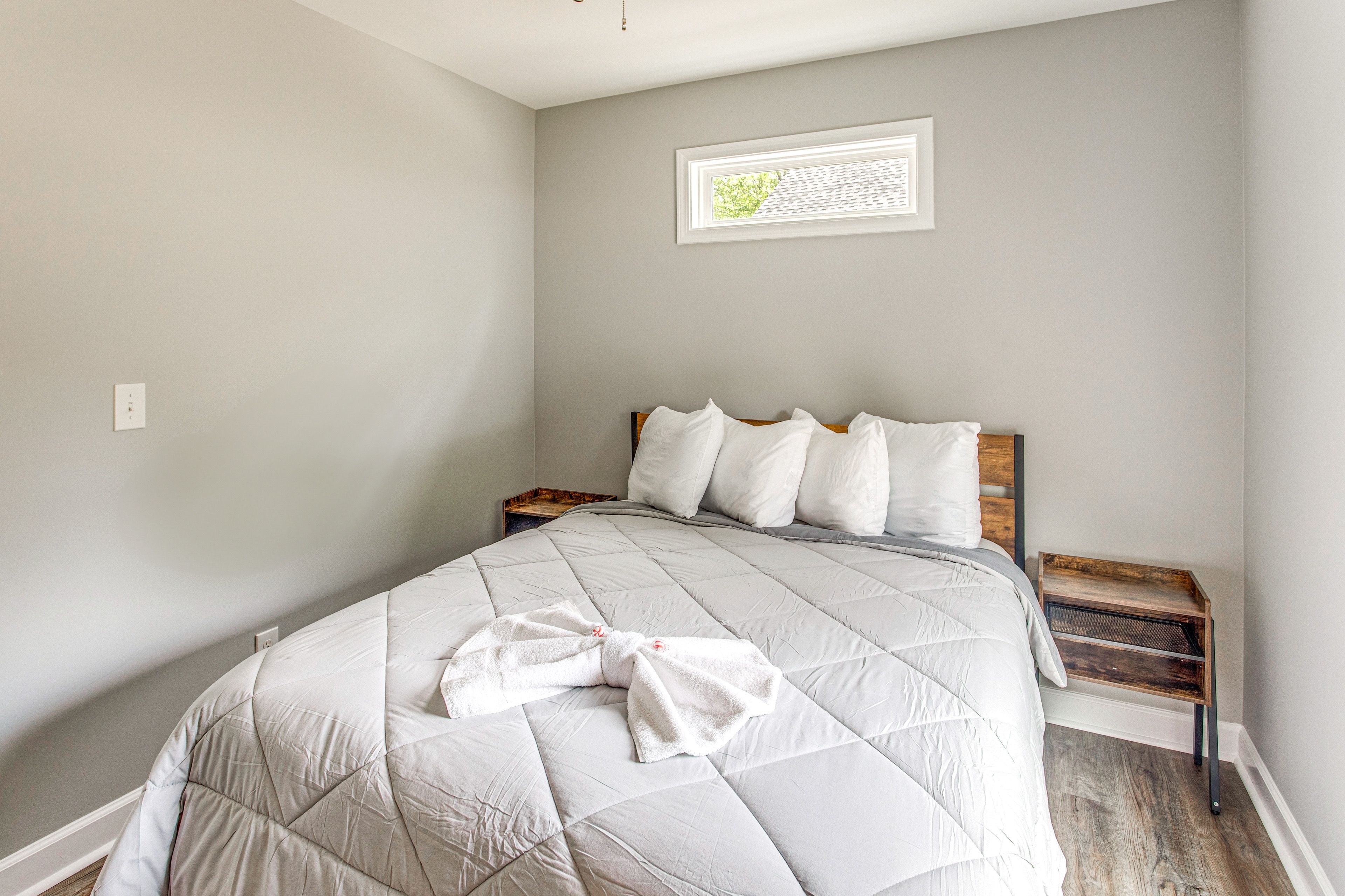 Bedroom 2 | Queen Bed | Smart TV