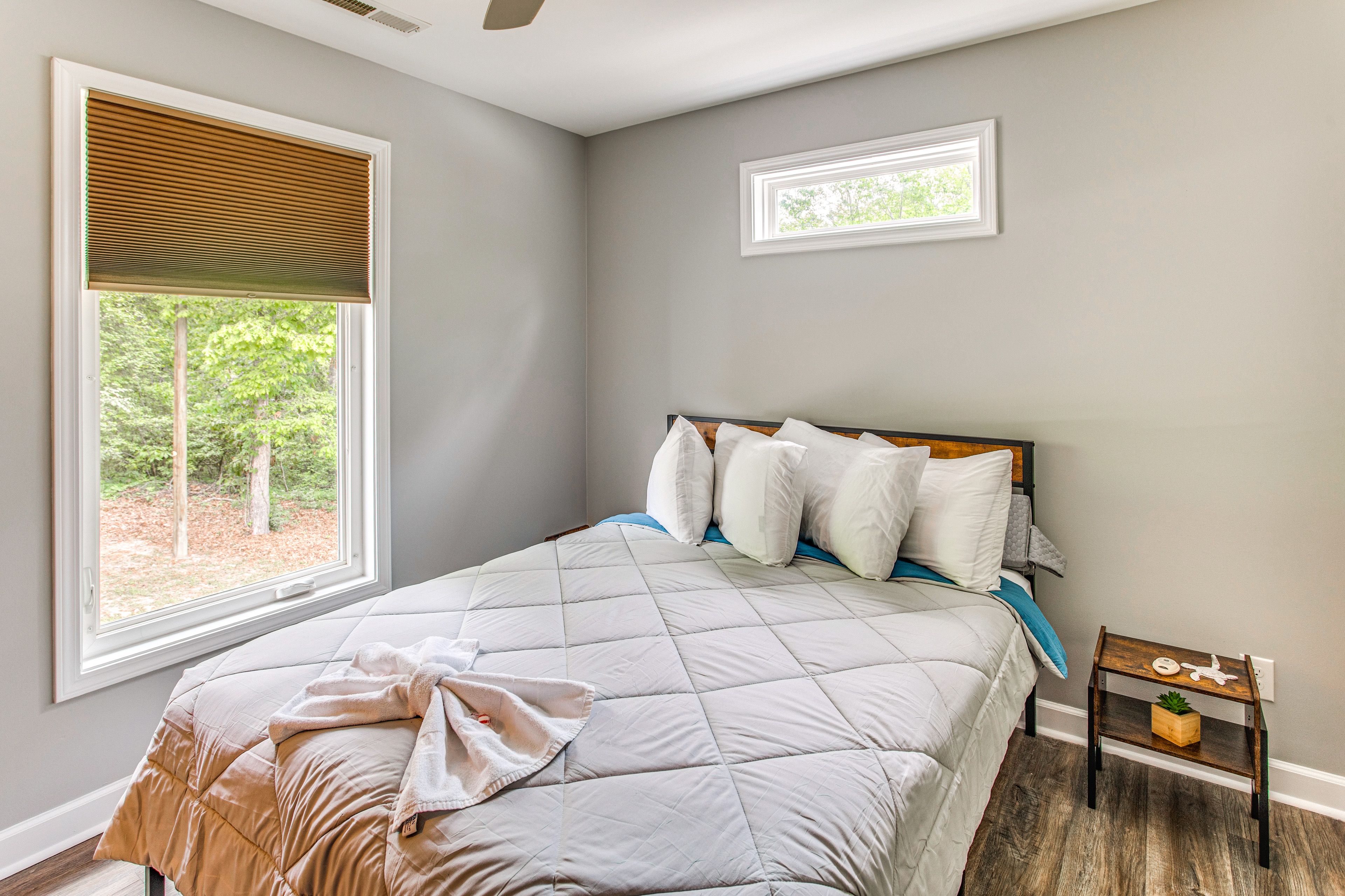 Bedroom 1 | Queen Bed | Smart TV | Linens Provided