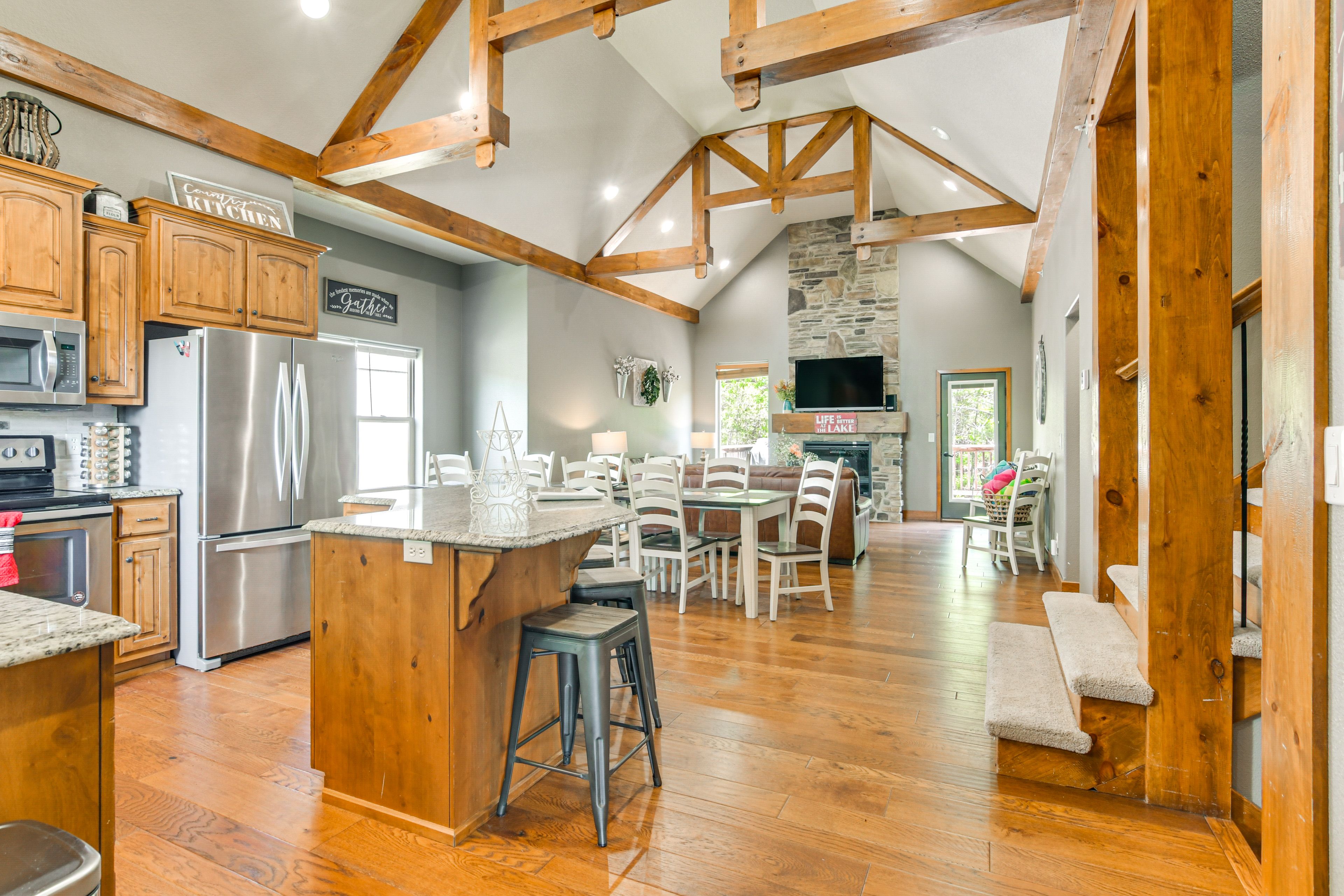 Hollister Vacation Rental | 7BR | 6.5BA | Stairs Required | 3,338 Sq Ft