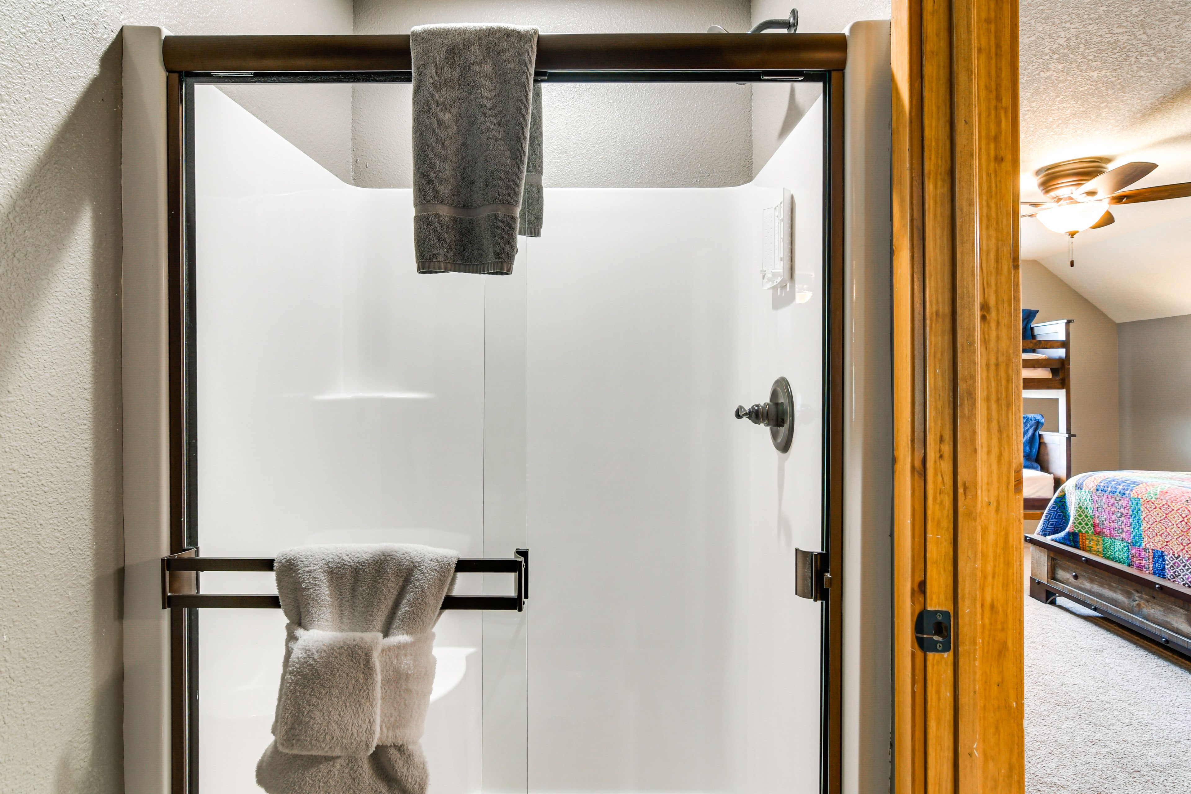 En-Suite Bathroom | Upper Level