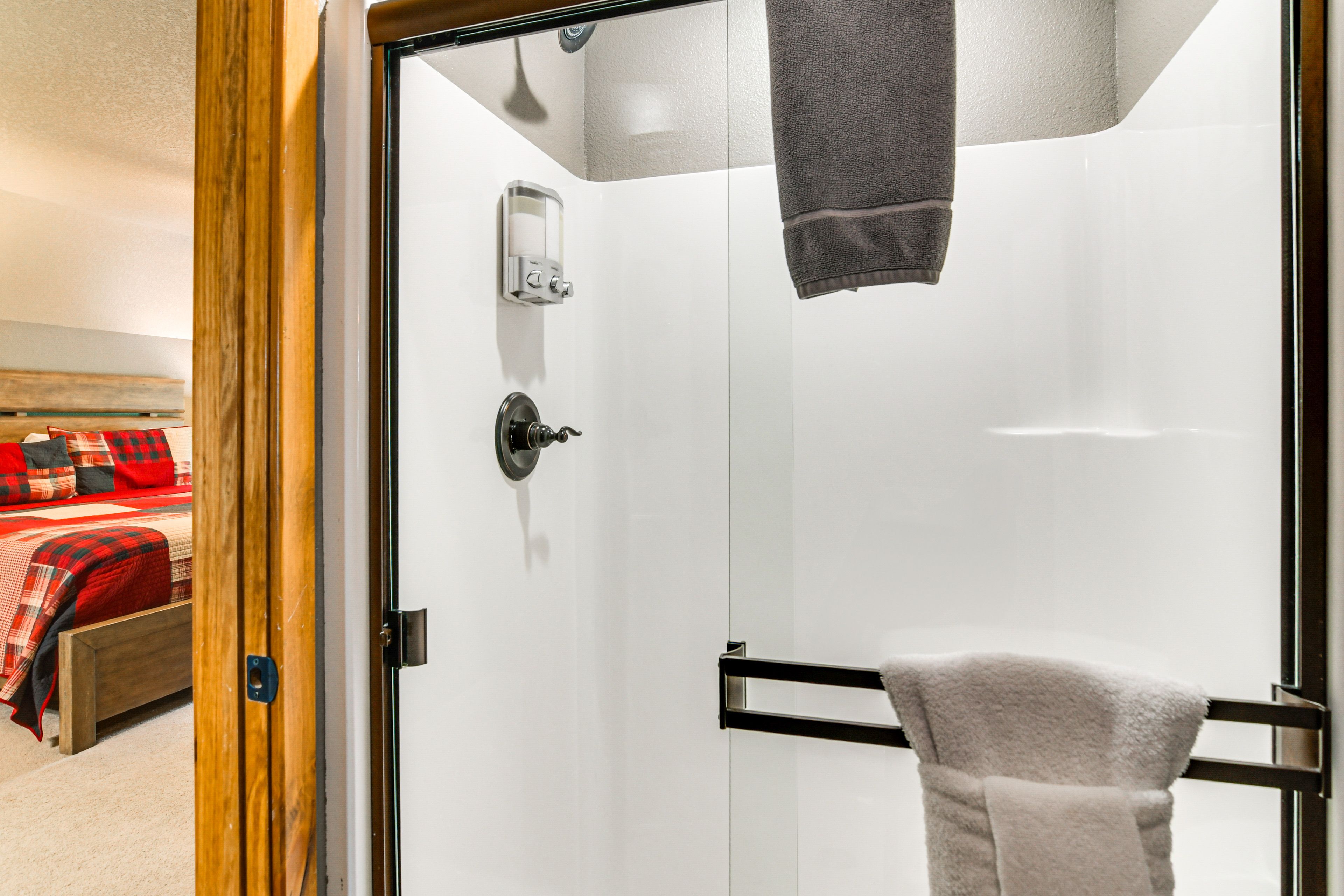 En-Suite Bathroom | Upper Level