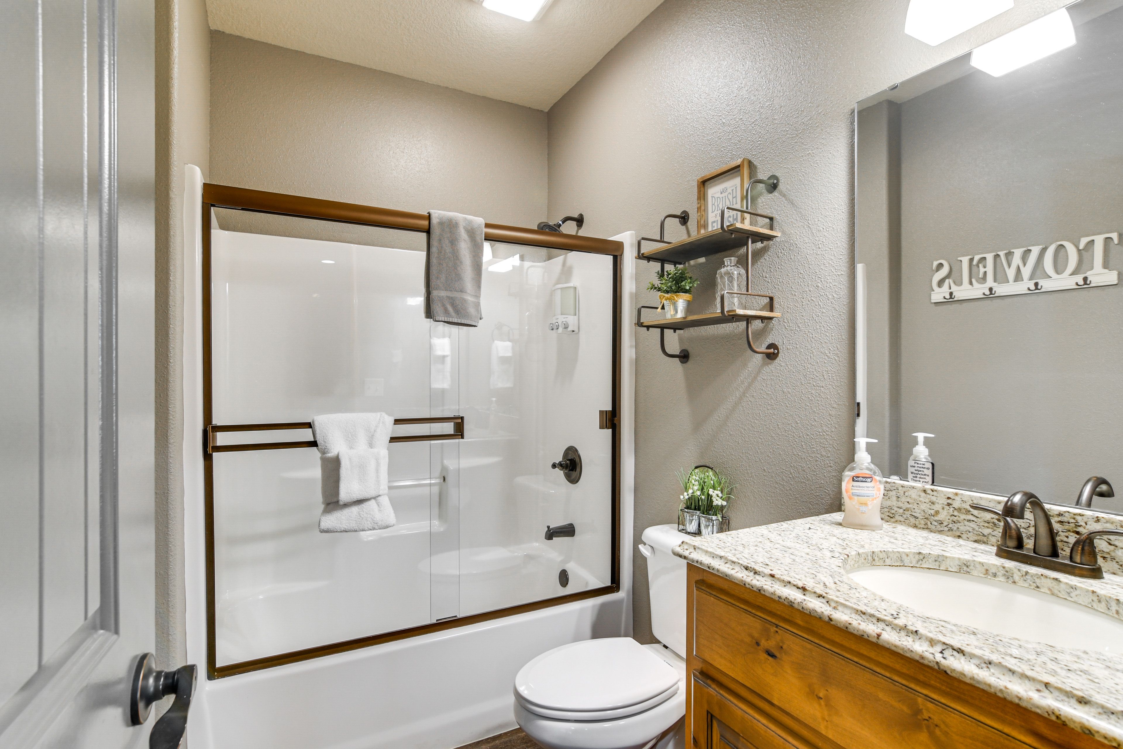 Full Bathroom | Lower Level