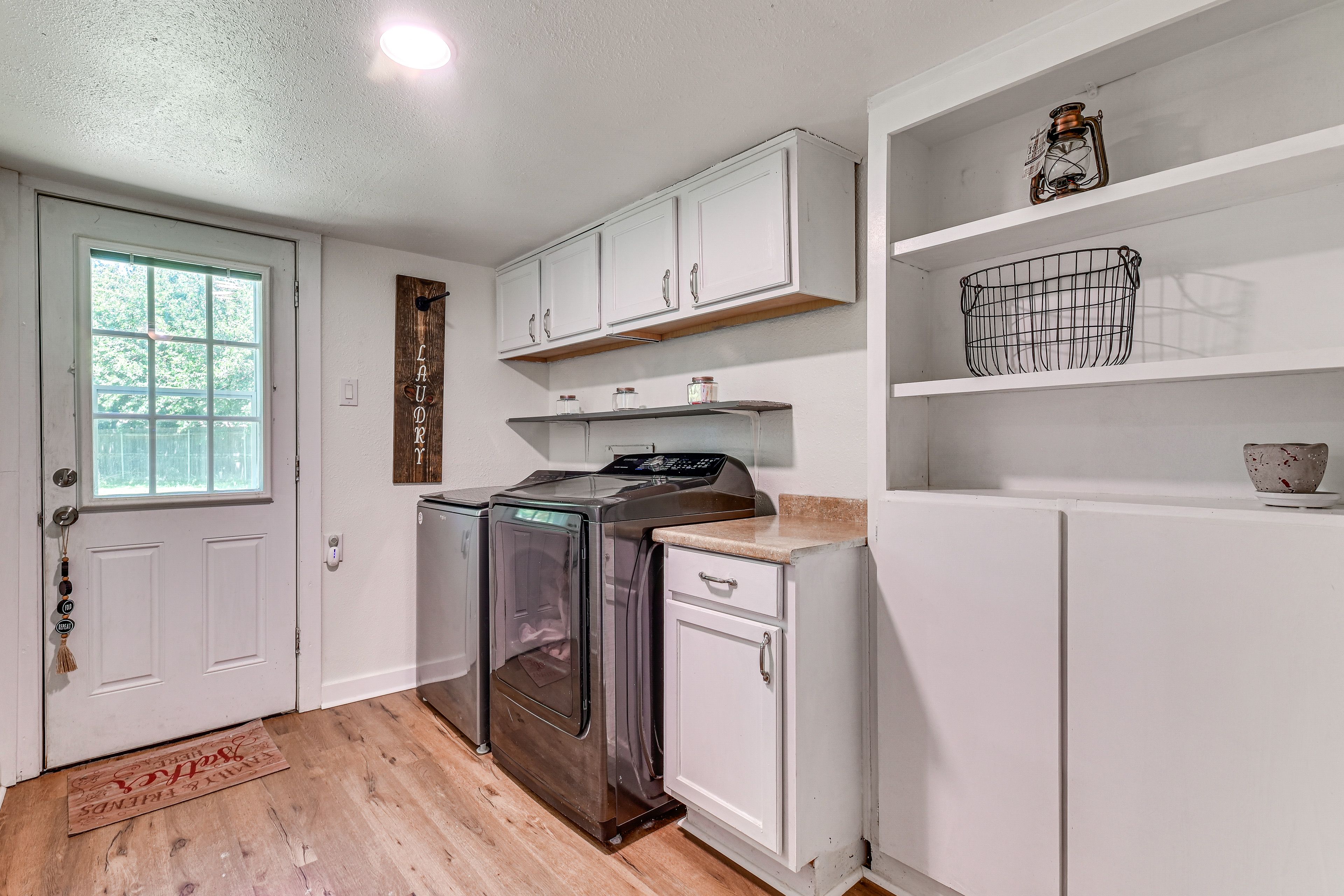 Laundry Room | Washer & Dryer