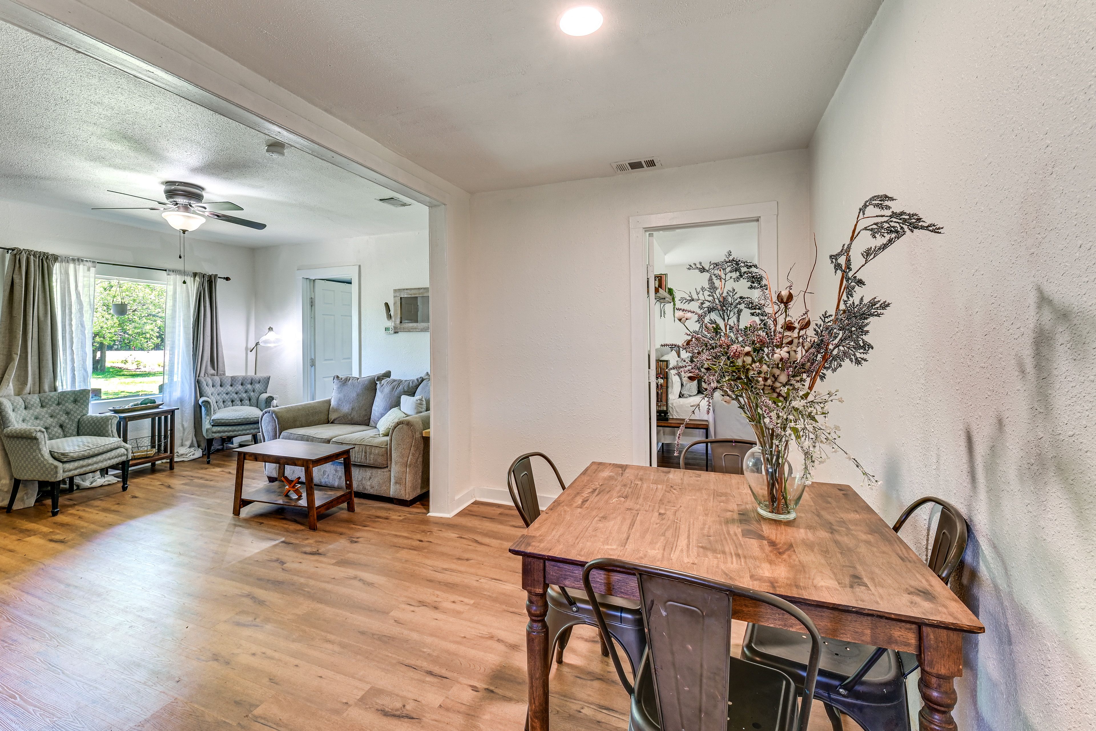 Dining Area | Dishware & Flatware Provided