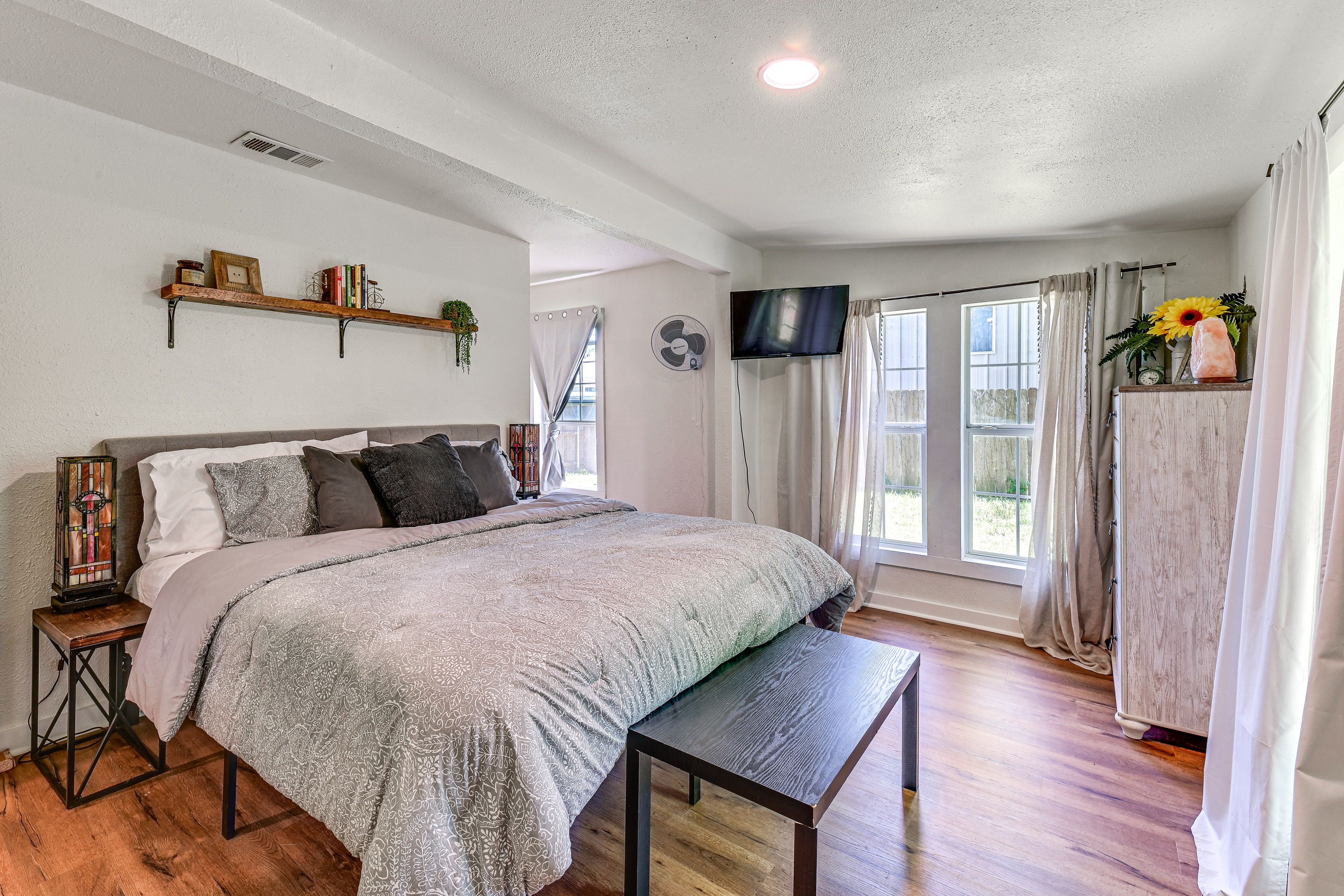 Bedroom 1 | King Bed | Flat-Screen TV | En-Suite Bathroom