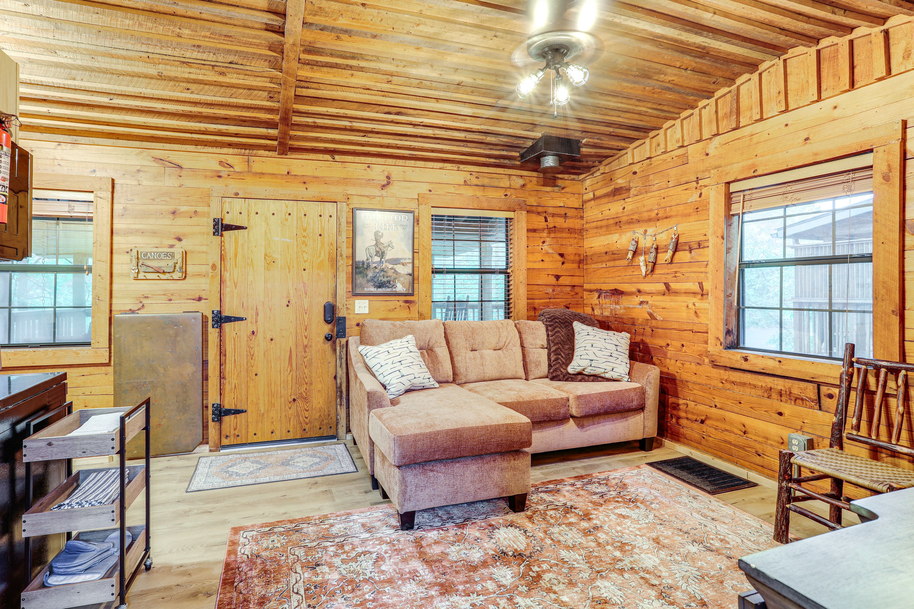 Living Room | Free WiFi | Smart TV | Queen Sleeper Sofa