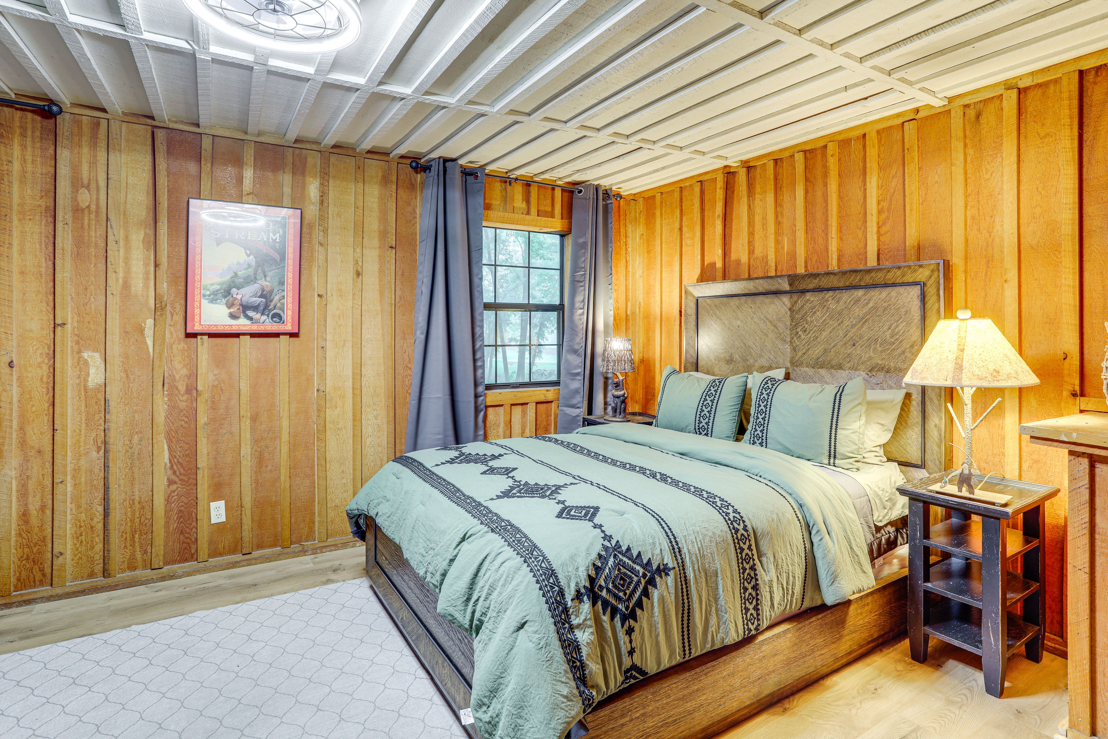 Bedroom | 2 Queen Beds | Linens Provided