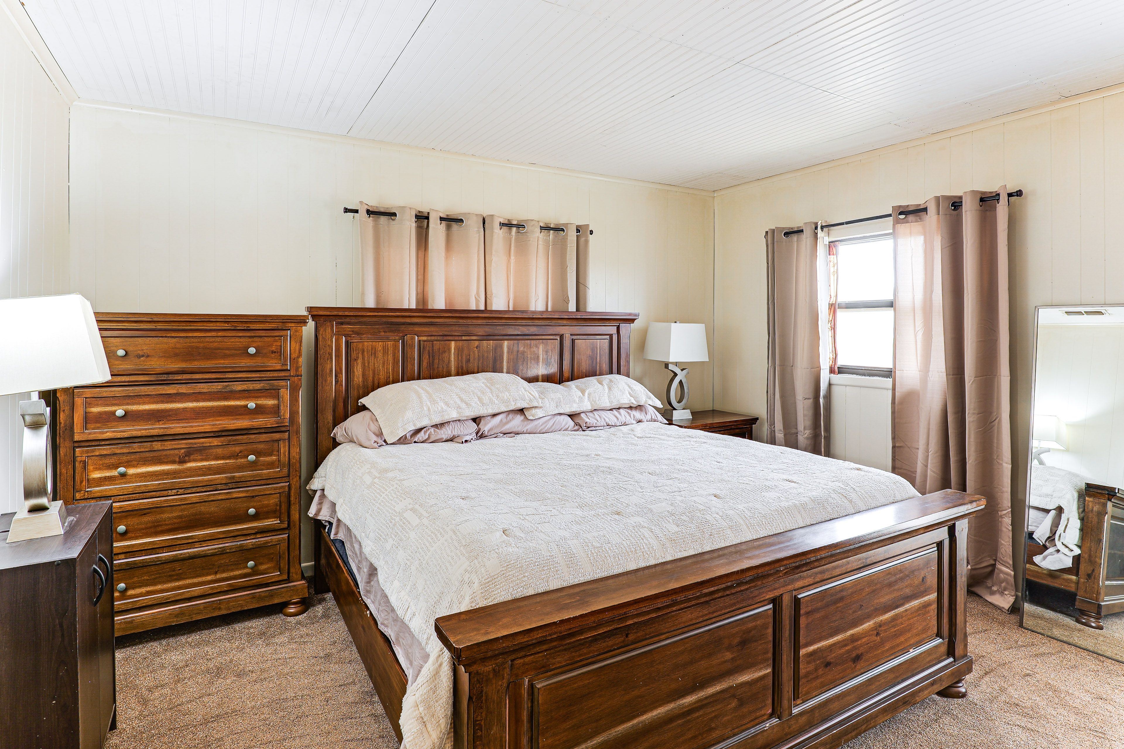 Bedroom 1 | King Bed | Linens Provided