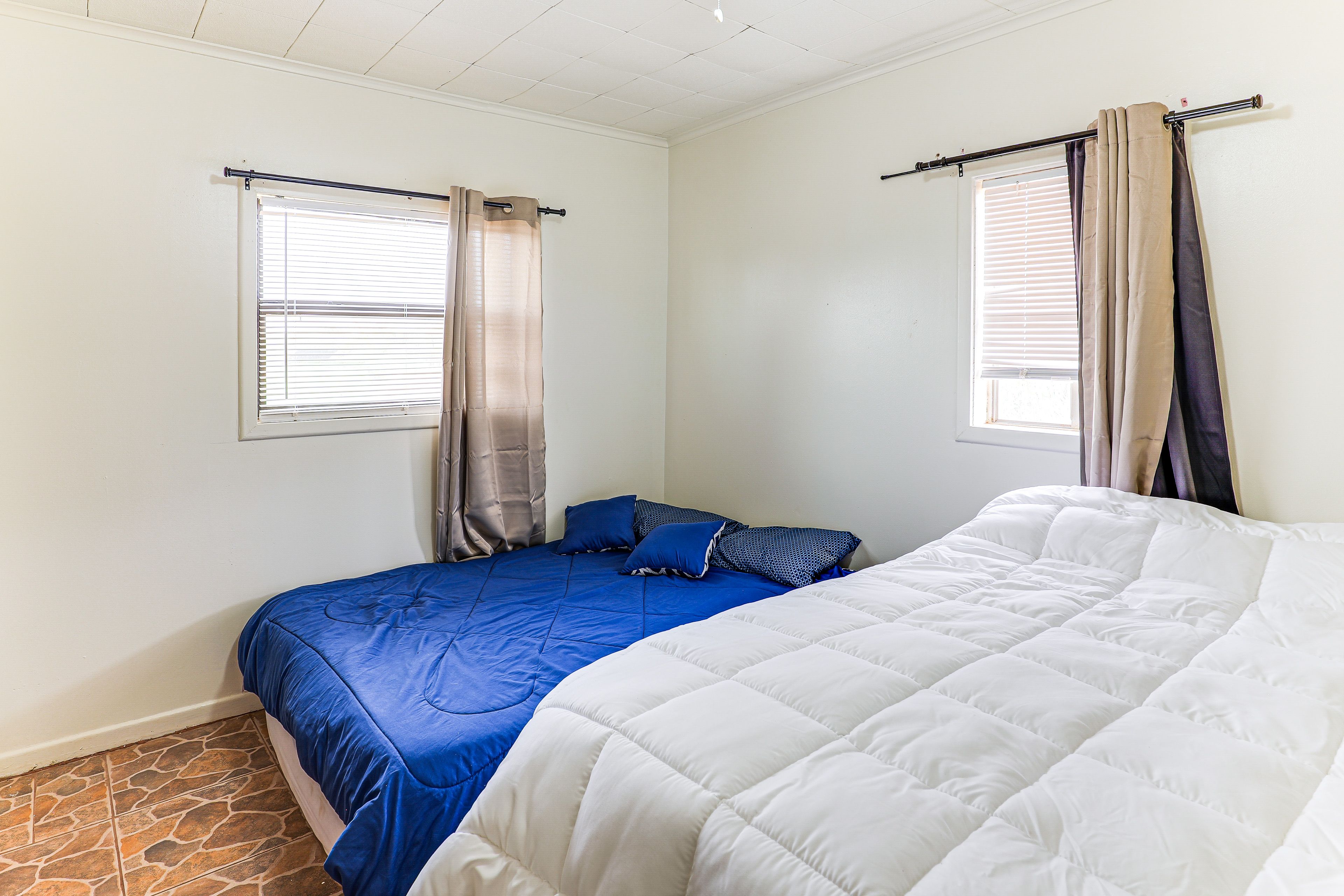 Bedroom 2 | Queen Bed | Full Bed