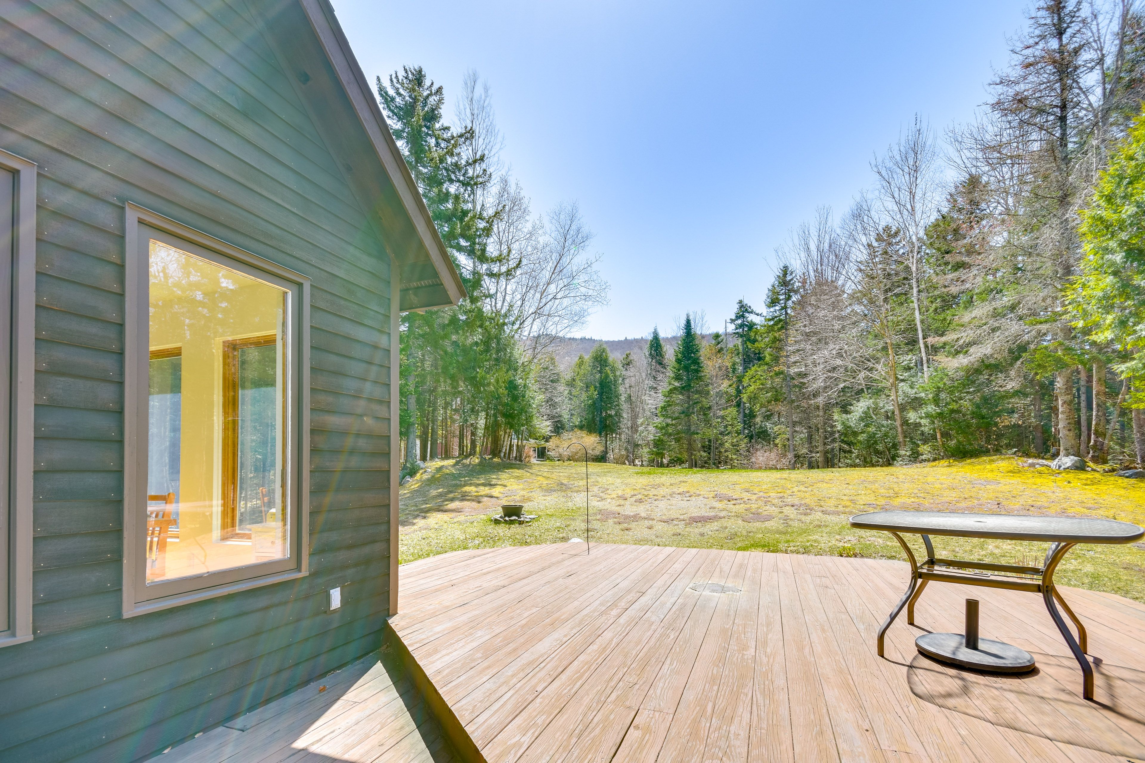 Deck | 2-Story Home