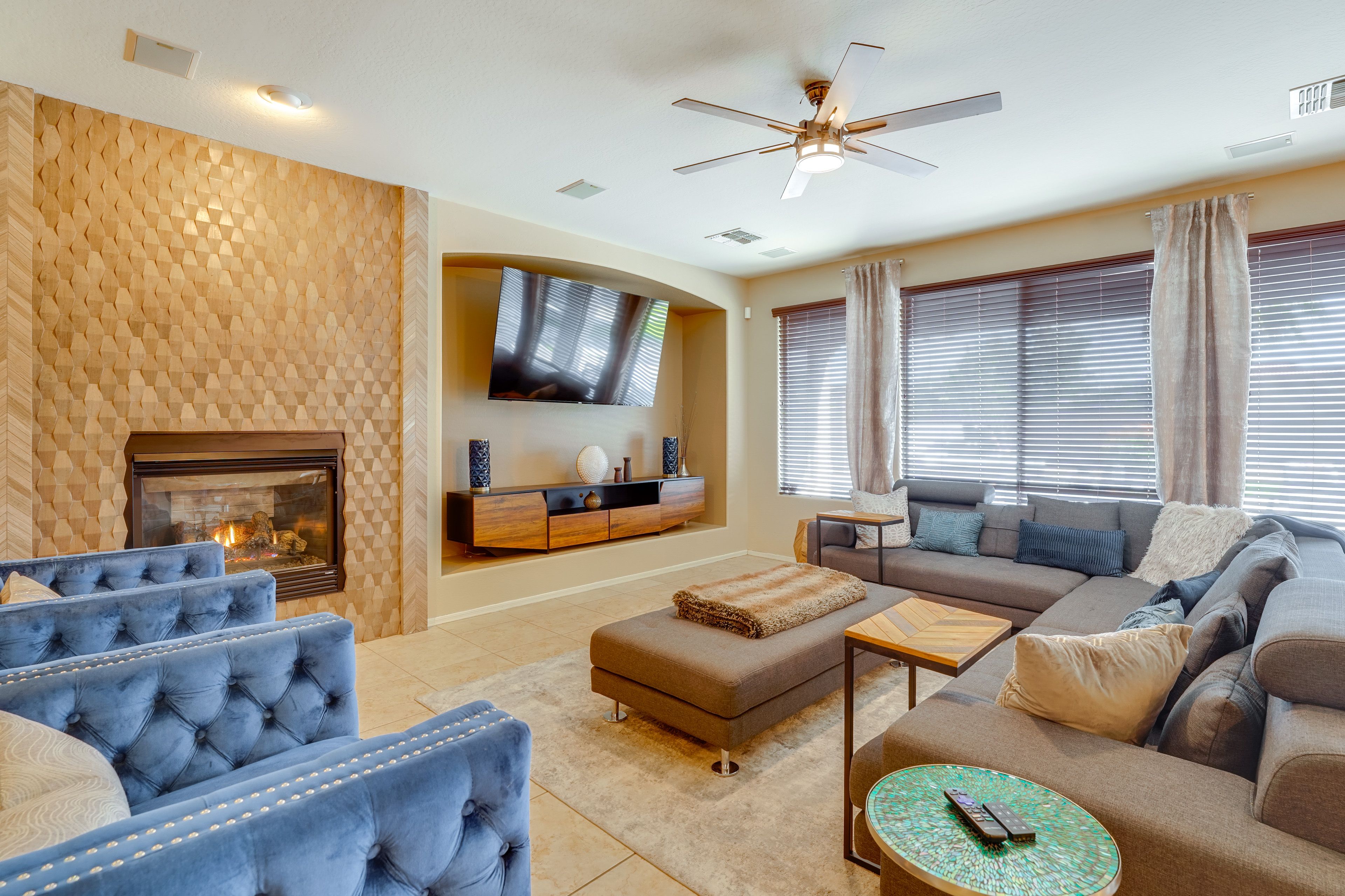 Living Room | Smart TV | Fireplace