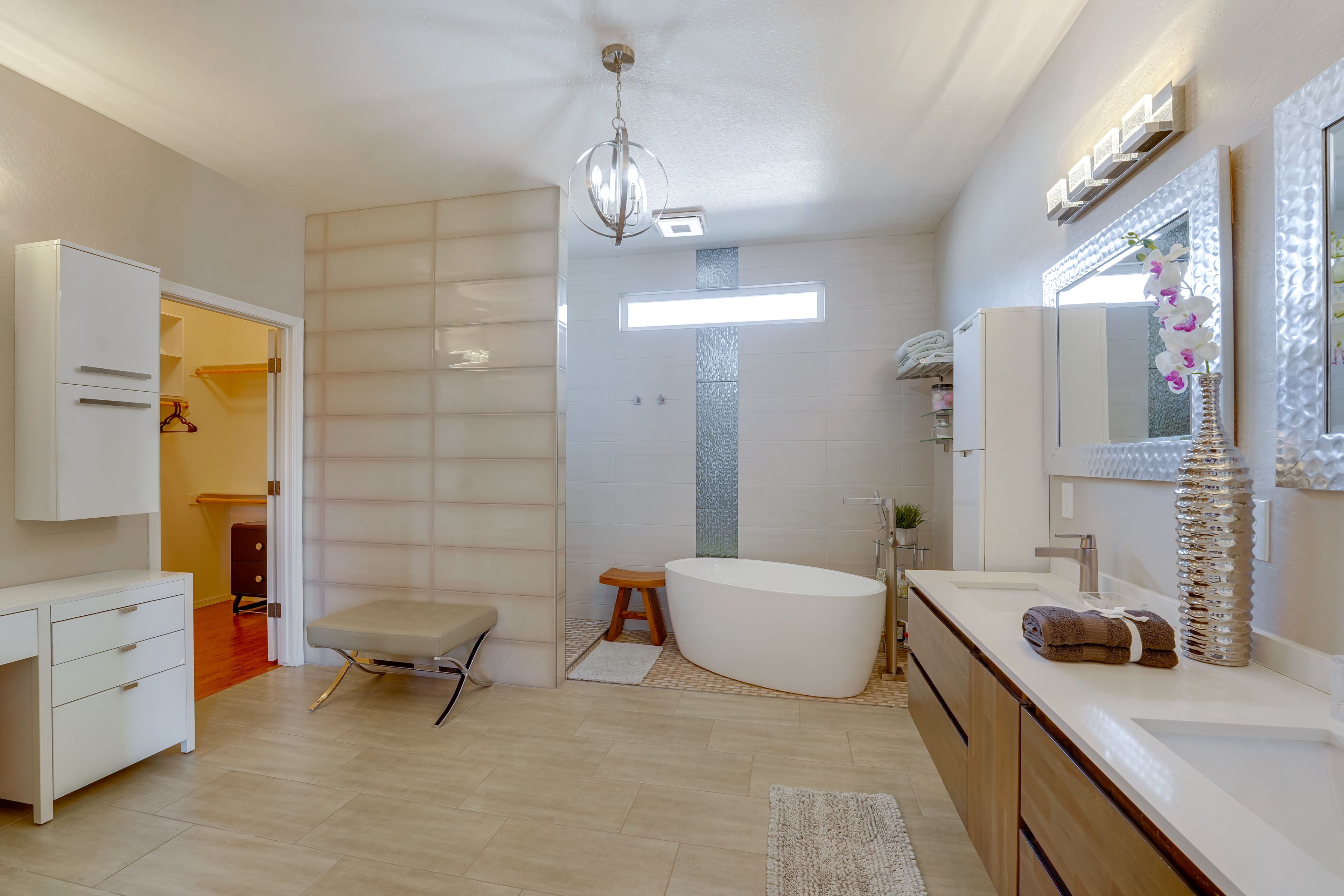 Full Bath | Towels | Hair Dryer | Walk-In Closet