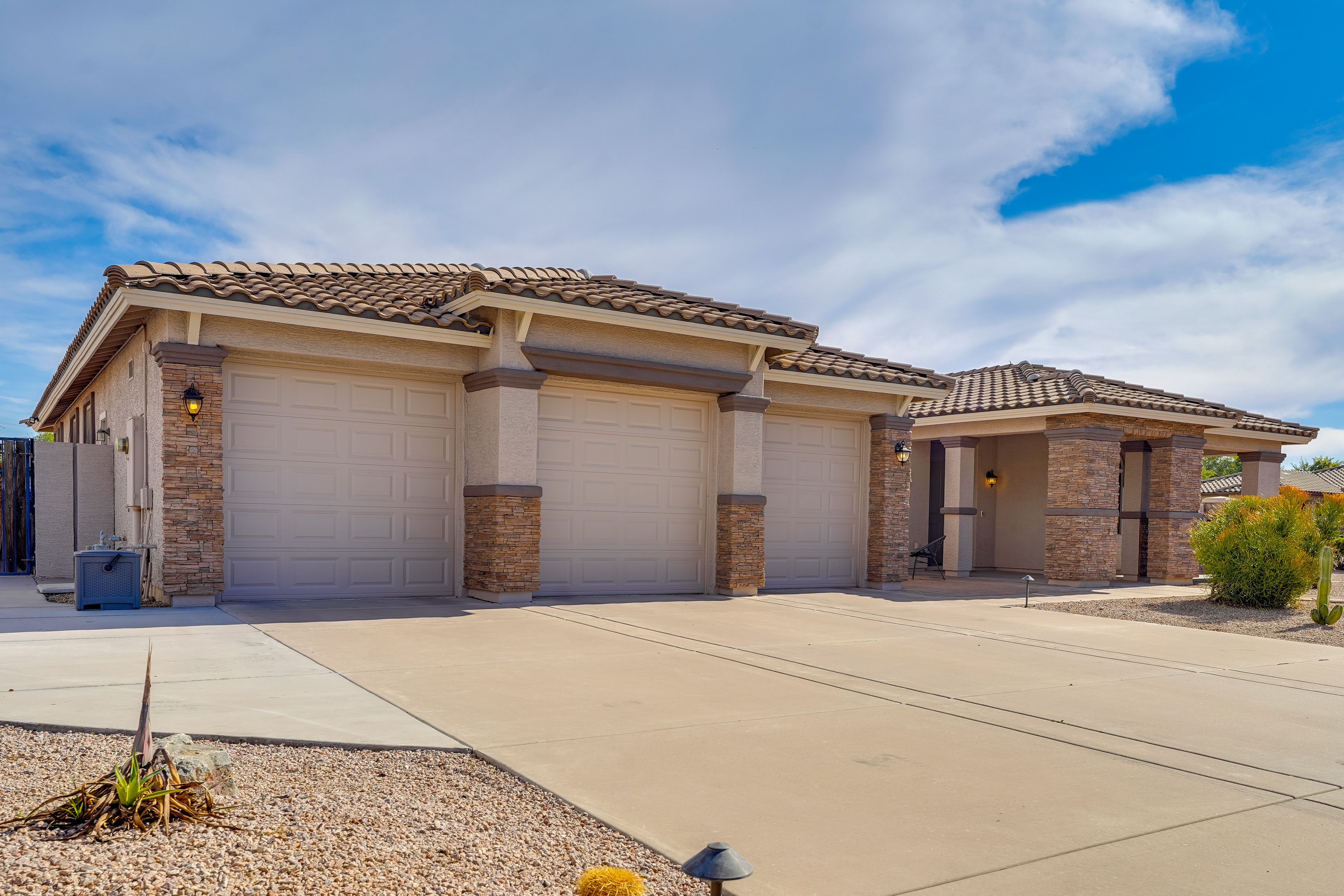 Parking | Garage (3 Vehicles) | Driveway (3 Vehicles)