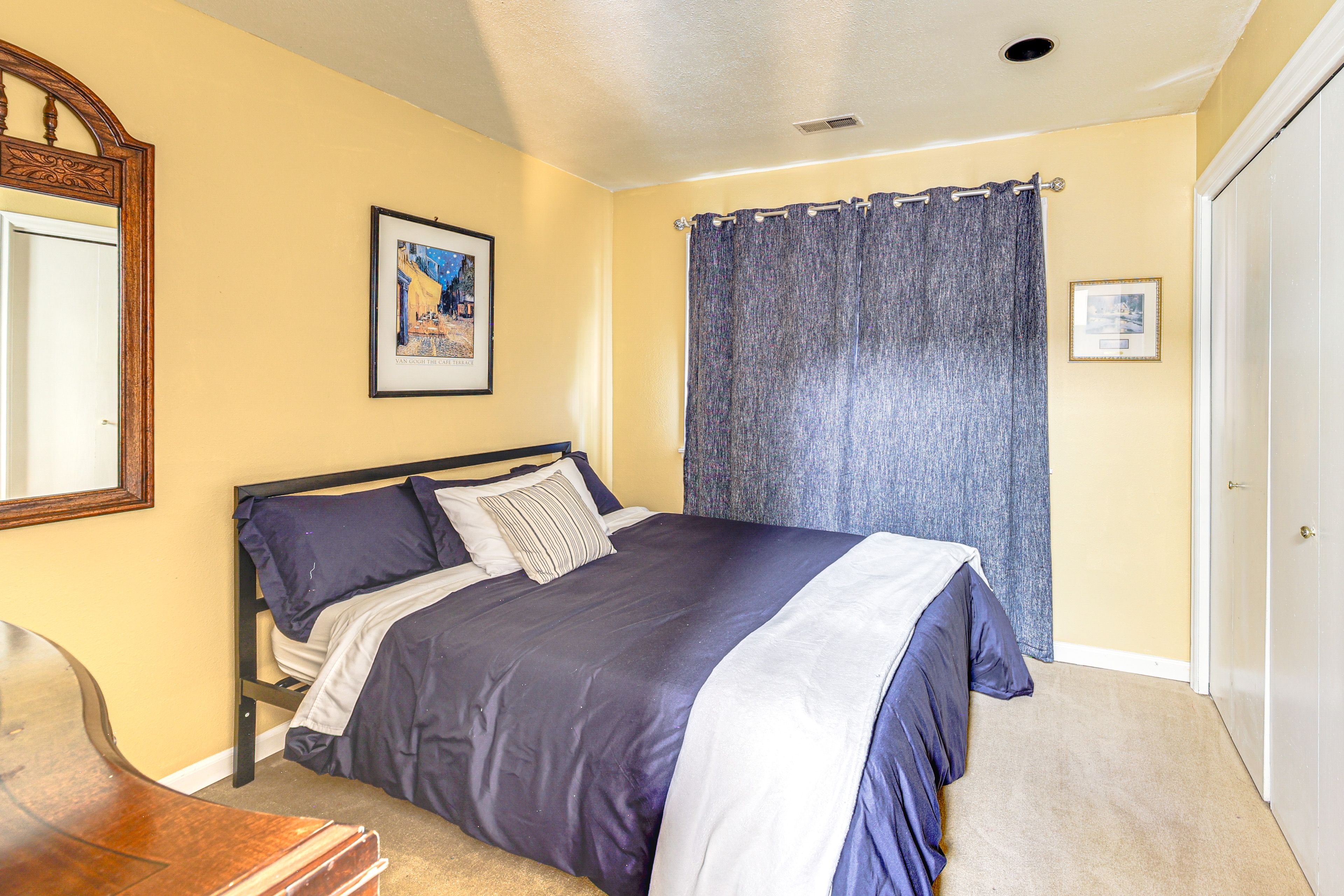 Bedroom 1 | 2nd Floor | Queen Bed