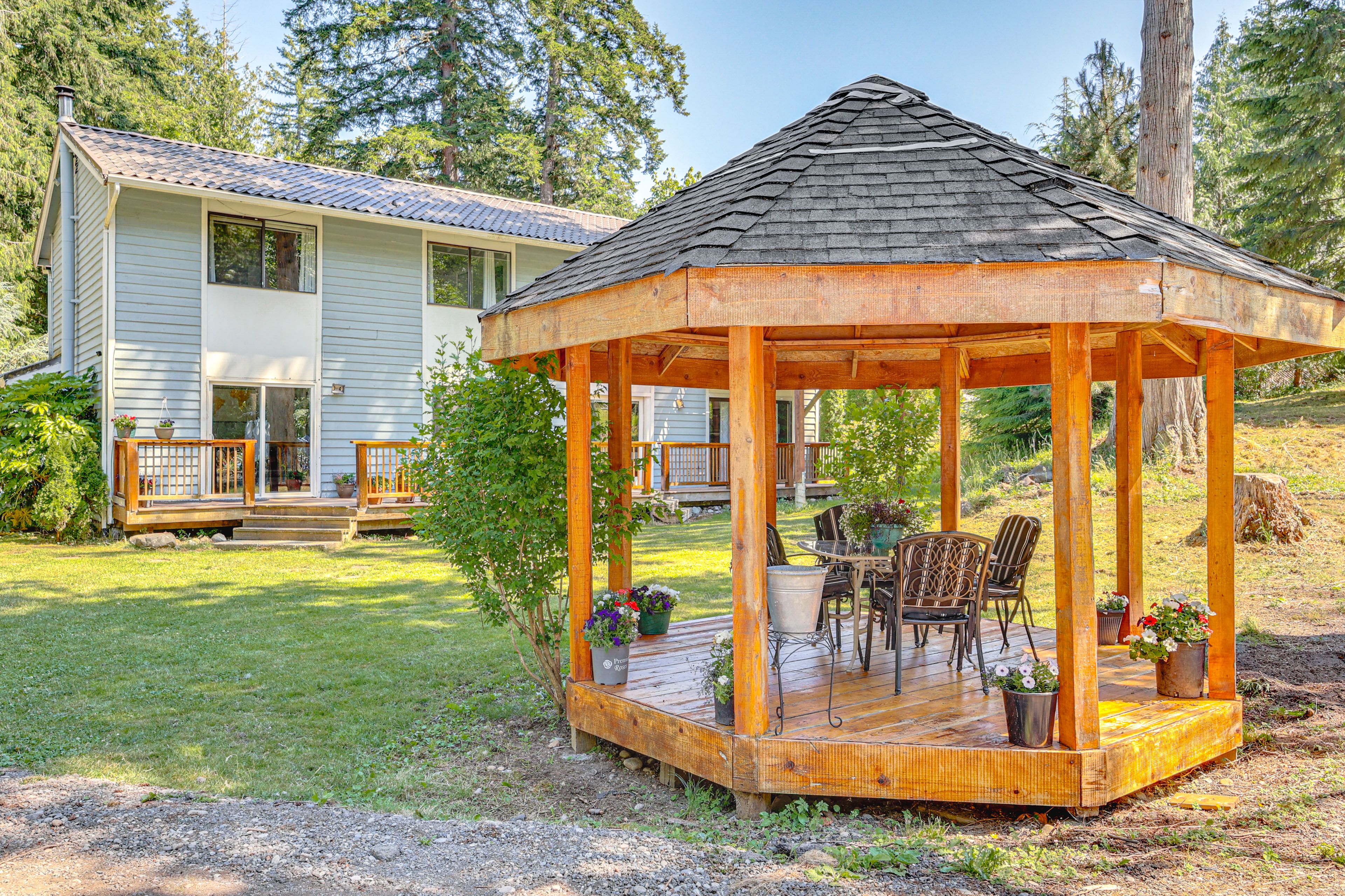 Shared Gazebo & Yard
