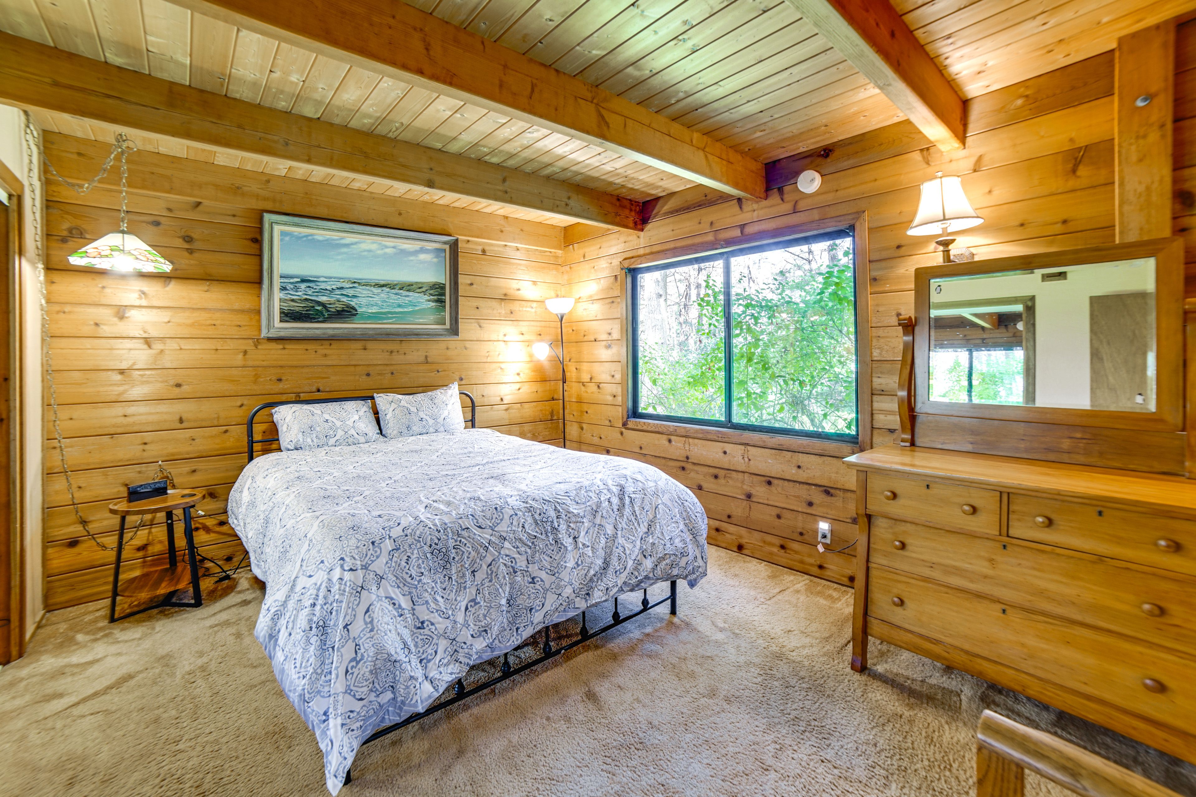 Bedroom 1 | Queen Bed | Main Floor
