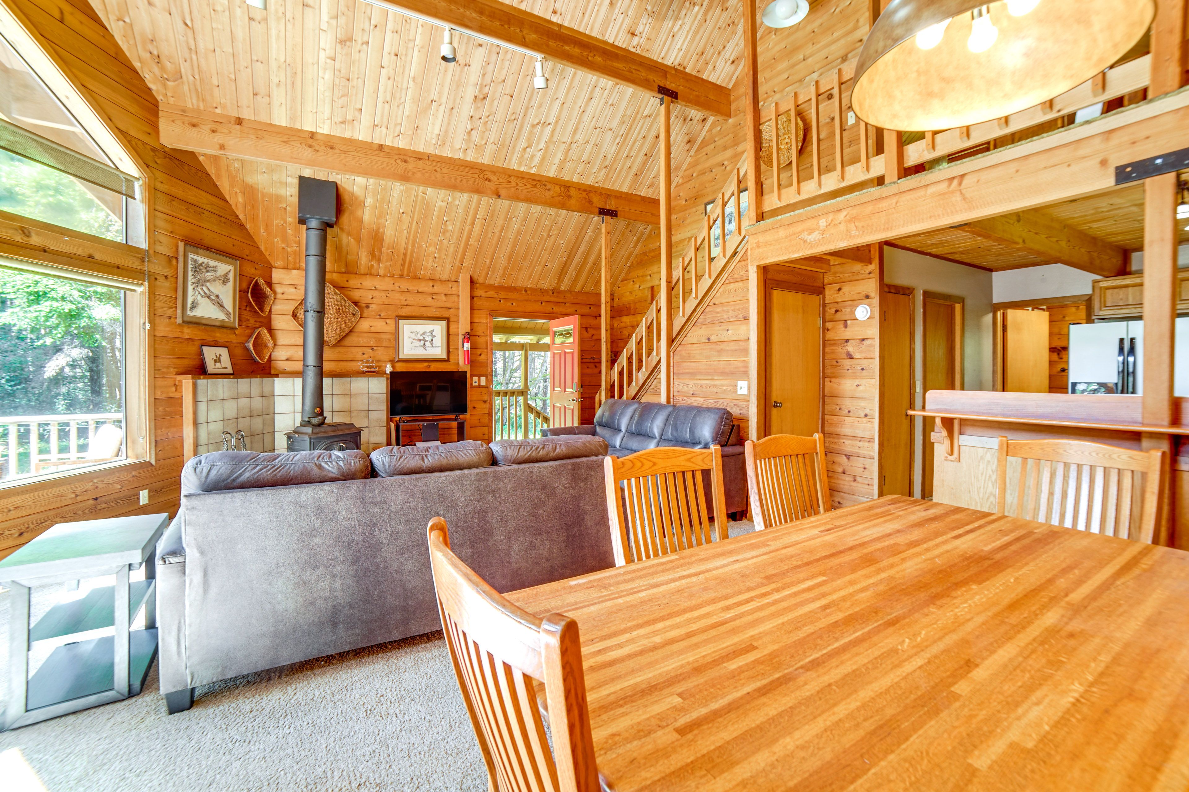 Dining Area | Dishware/Flatware | Main Floor