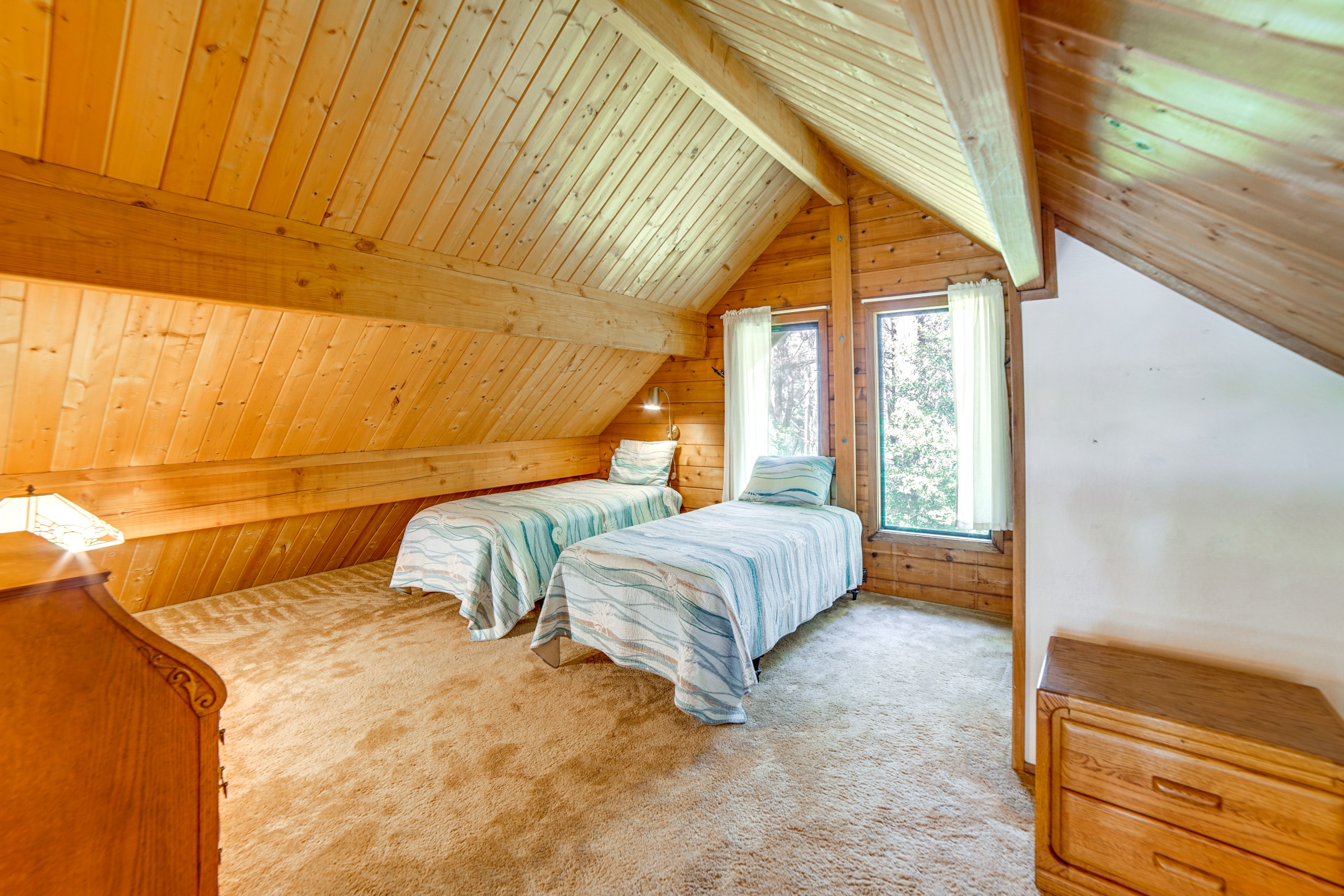 Bedroom 2 (Loft) | 2 Twin Beds