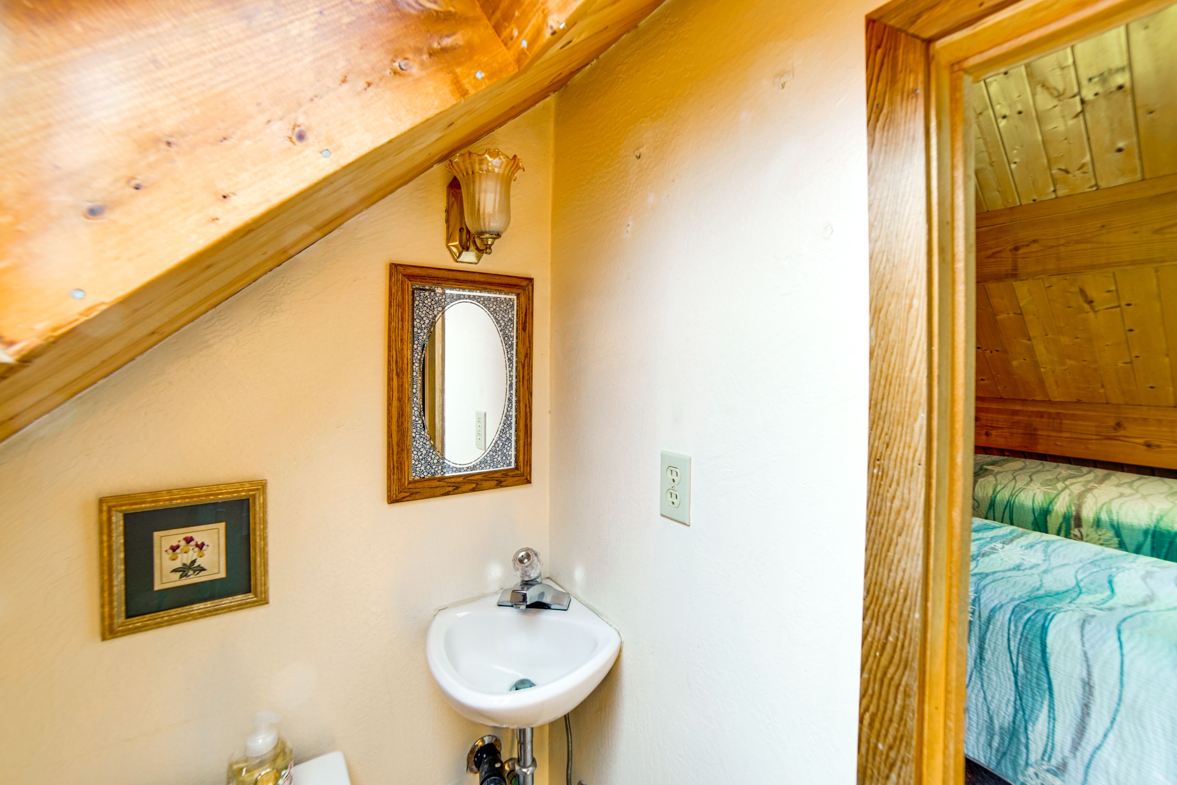 Half Bathroom | Loft