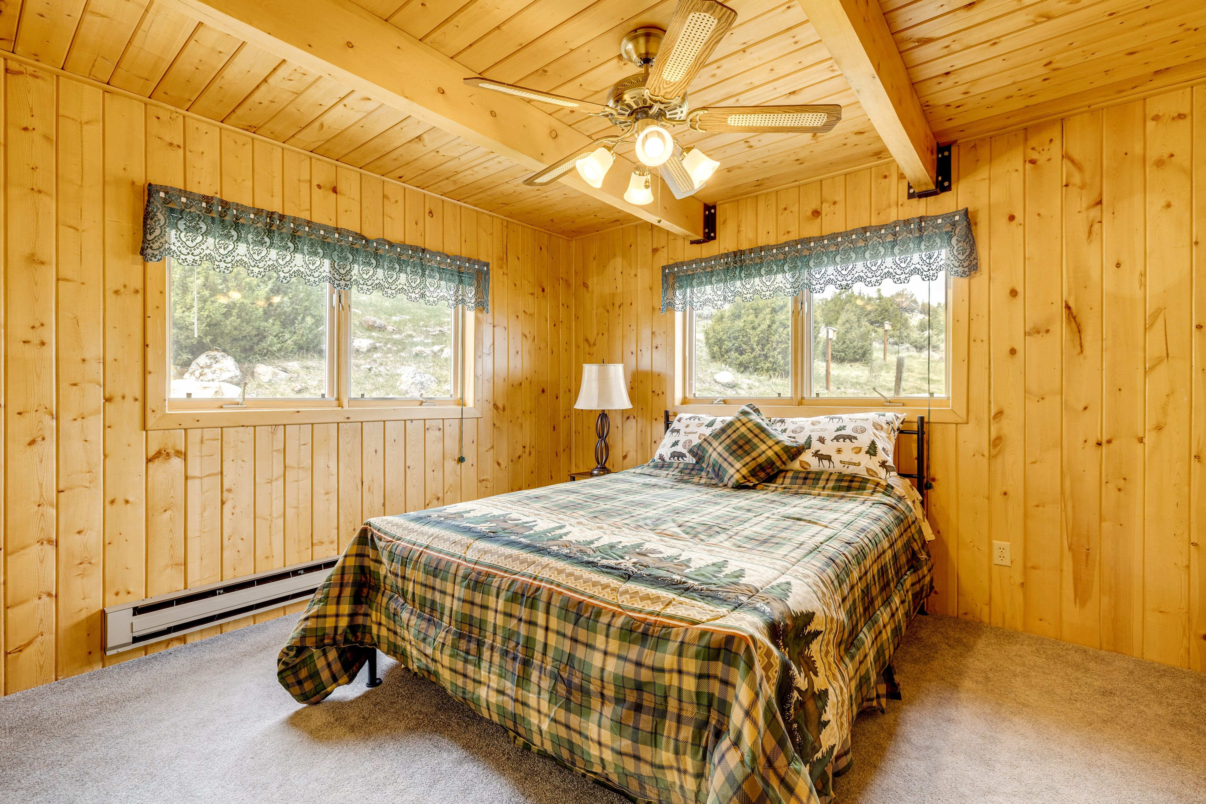 Bedroom 2 | Queen Bed | Main Floor