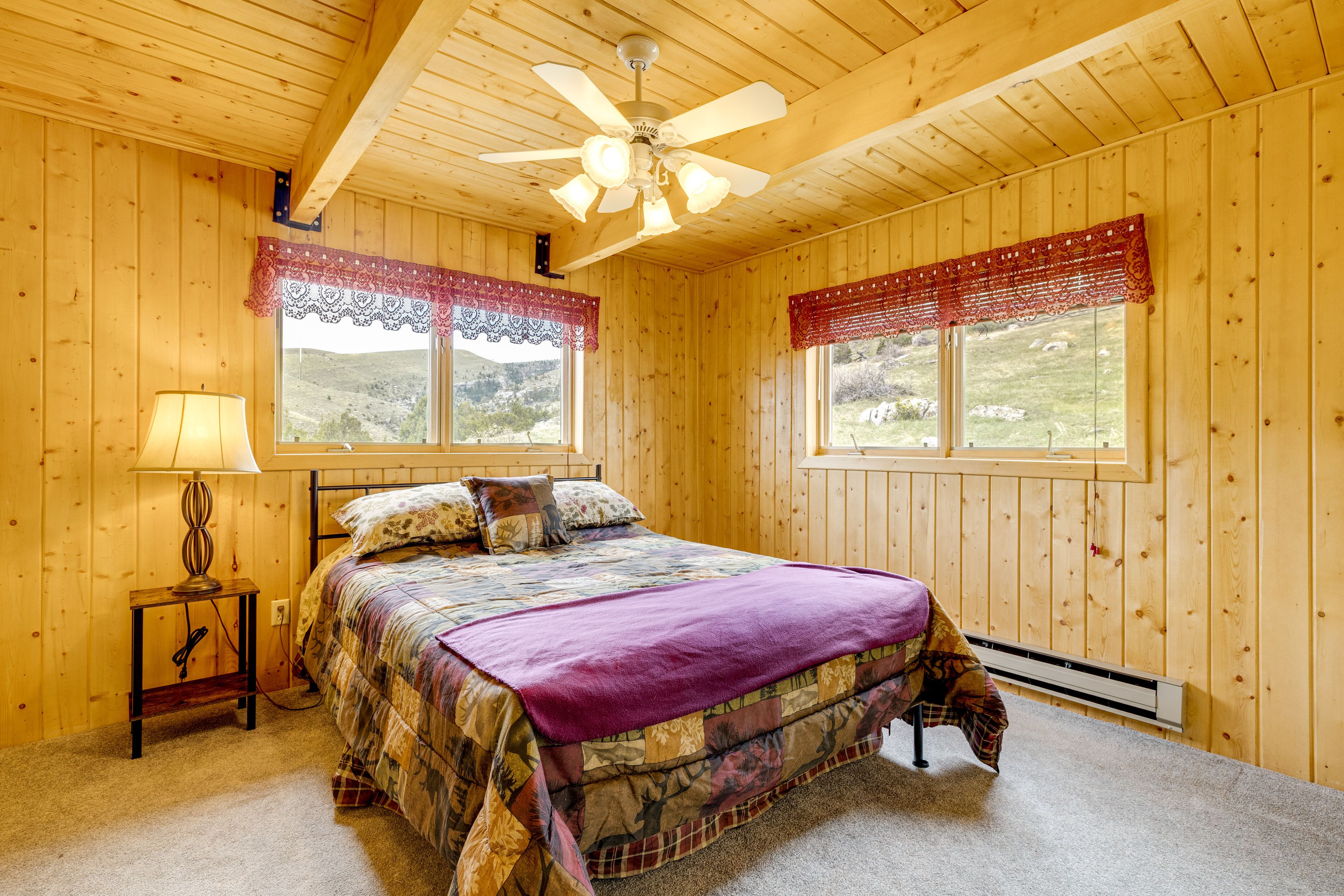 Bedroom 1 | Queen Bed | Main Floor