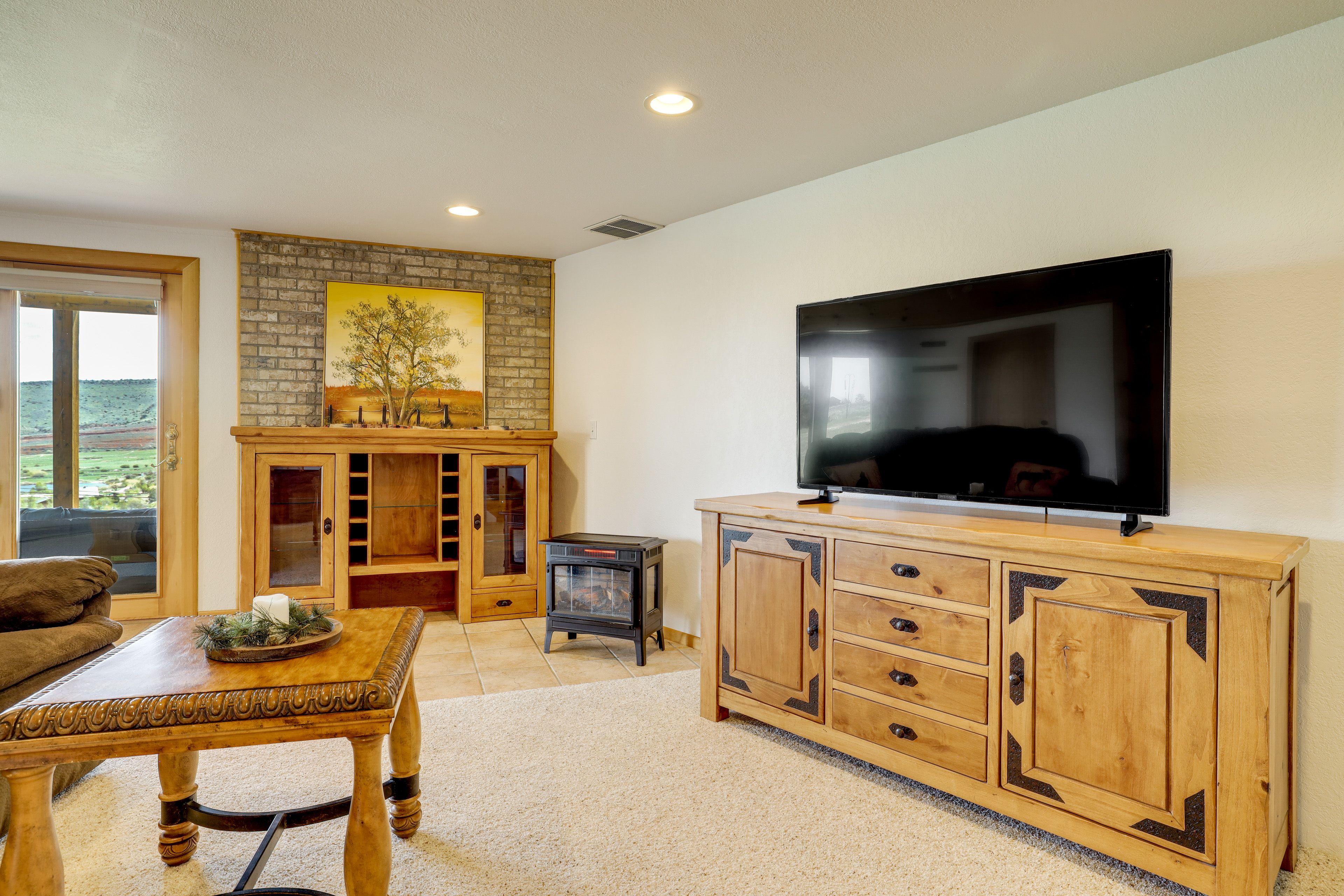 Lower Living Area | Smart TV | Electric Fireplace | Basement