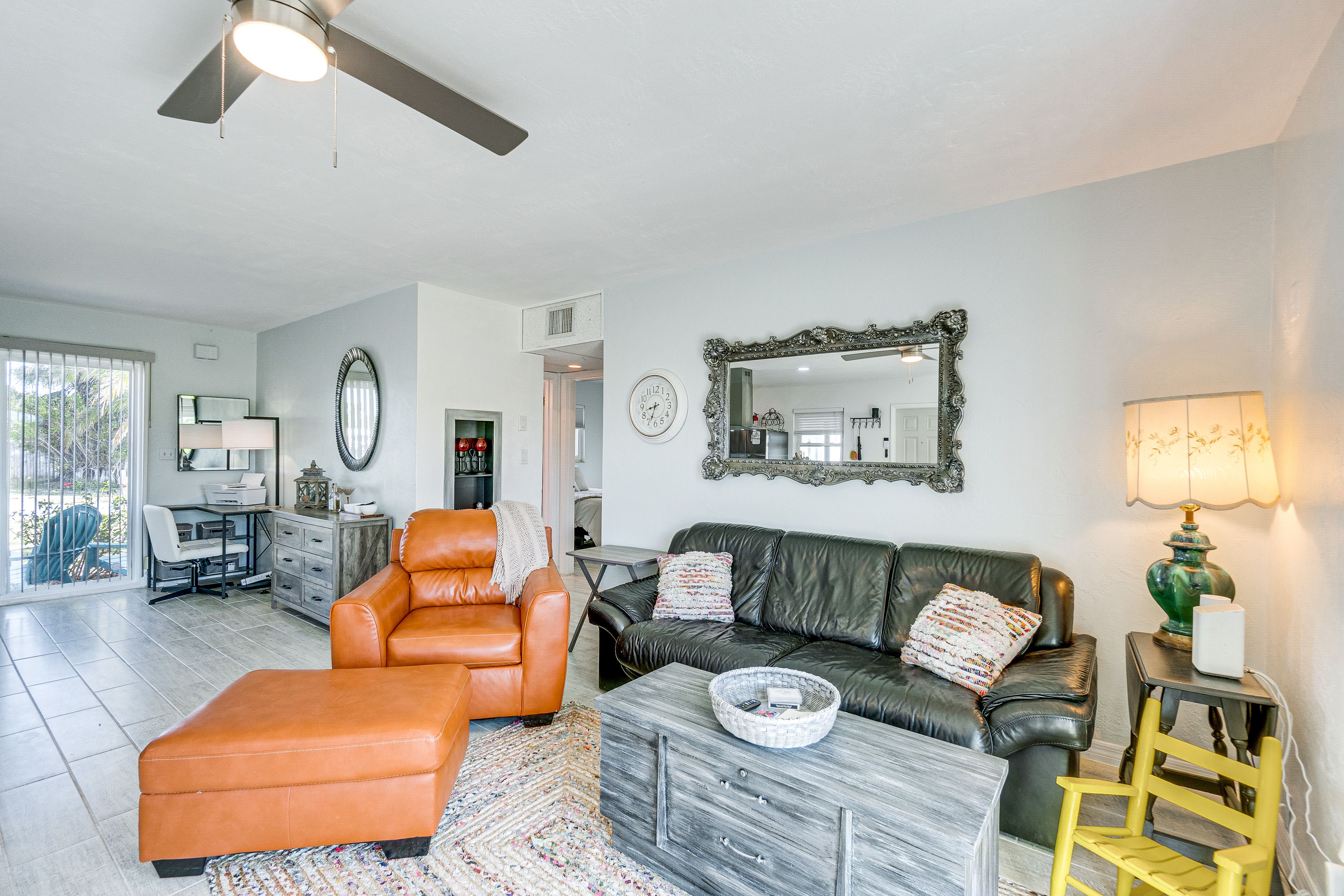 Living Area | Smart TV w/ Cable | Laptop Workspace w/ Printer | Board Games