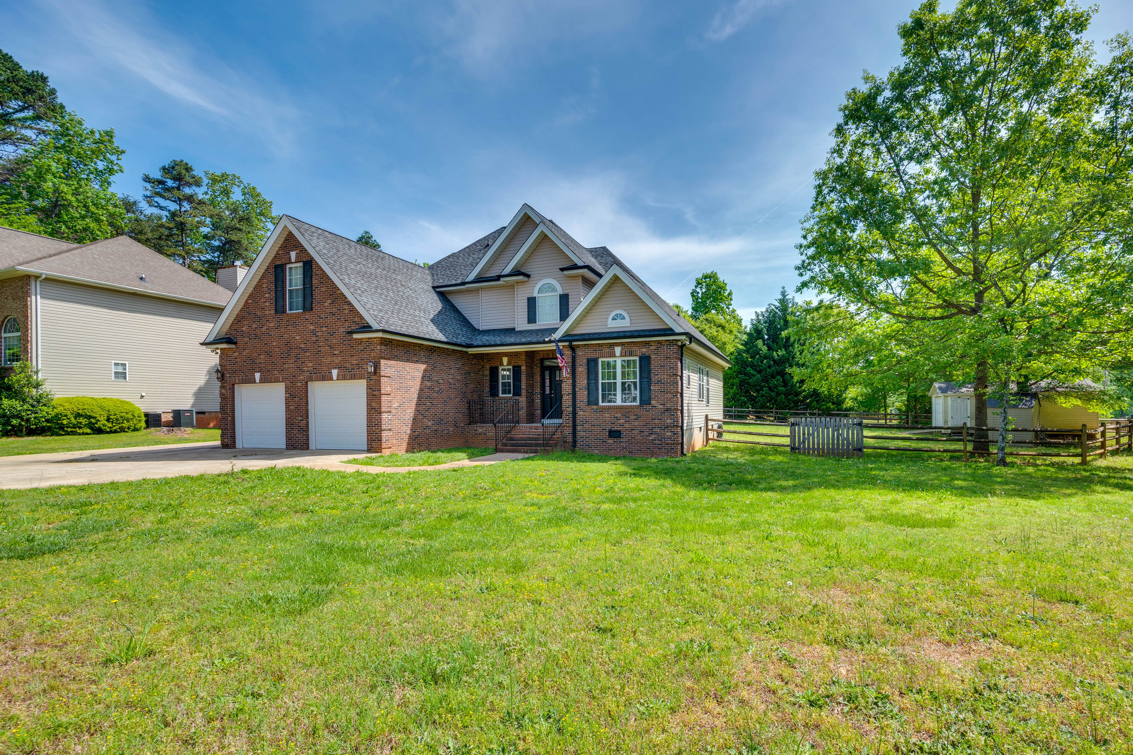 Mooresville Vacation Rental | 3BR | 2.5BA | 6 Steps to Enter | 2,100 Sq Ft