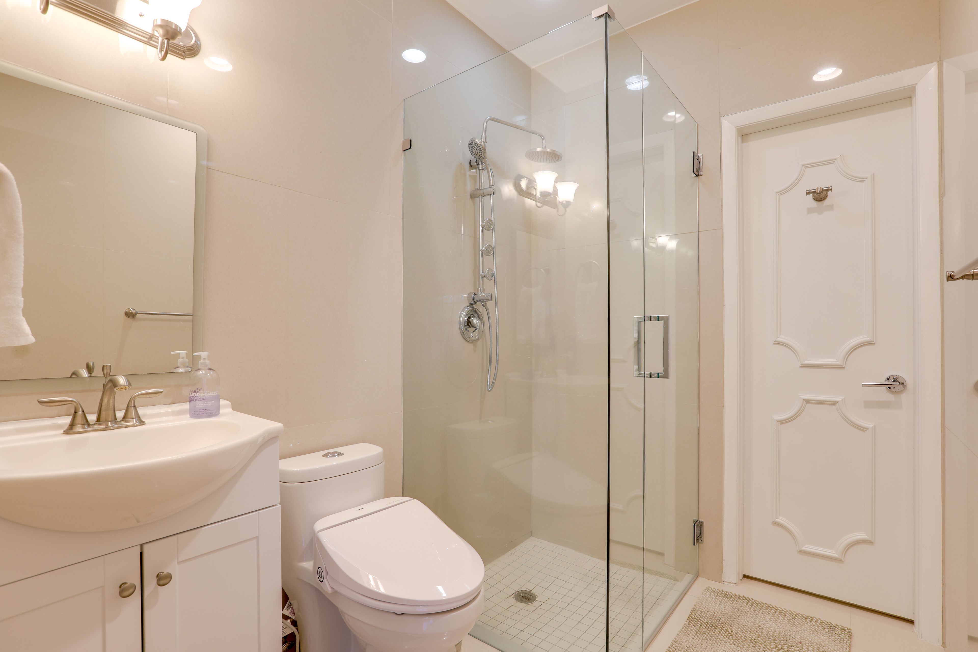 En-Suite Bathroom | Towels Provided | 1st Floor