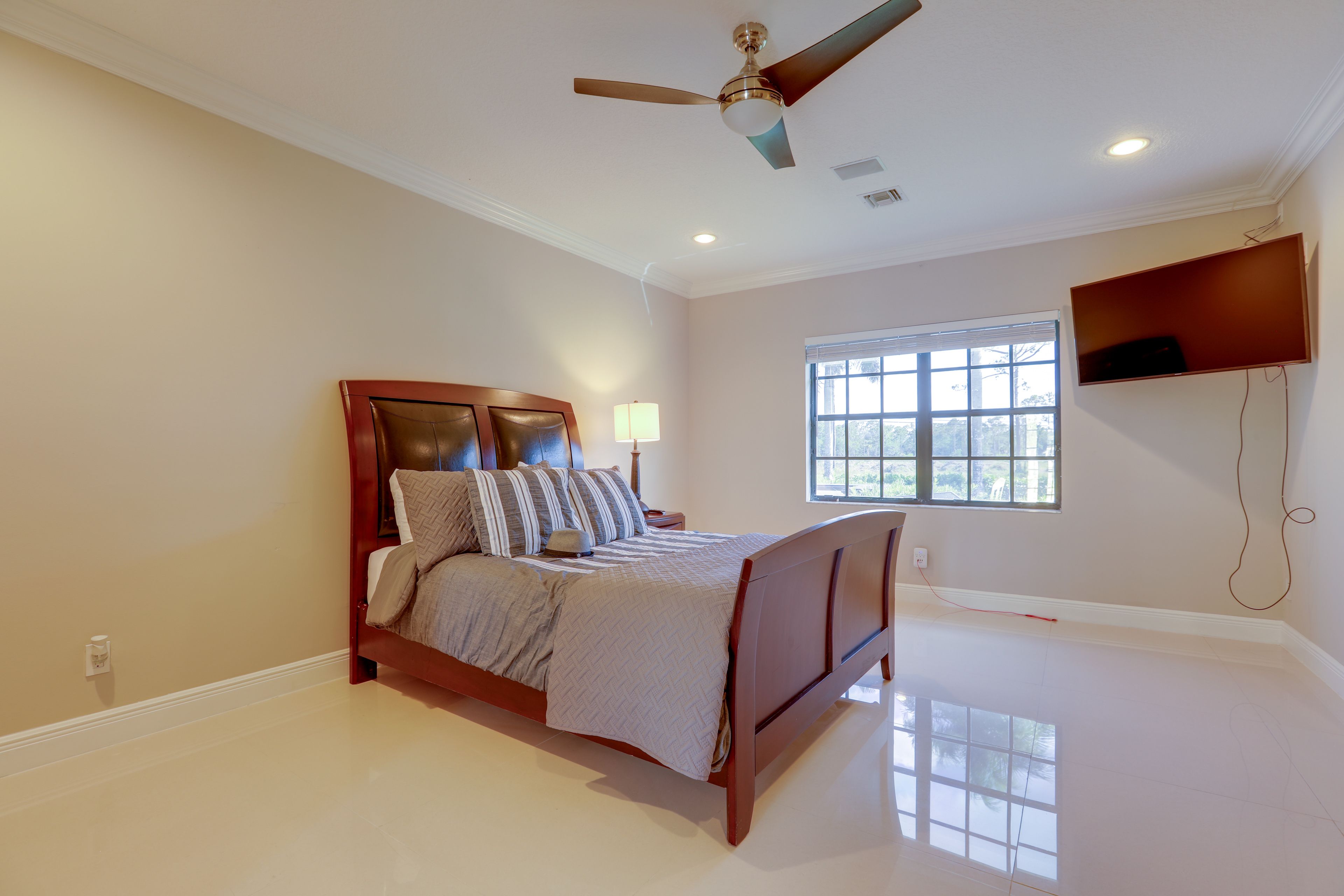 Bedroom 2 | Queen Bed | 1st Floor