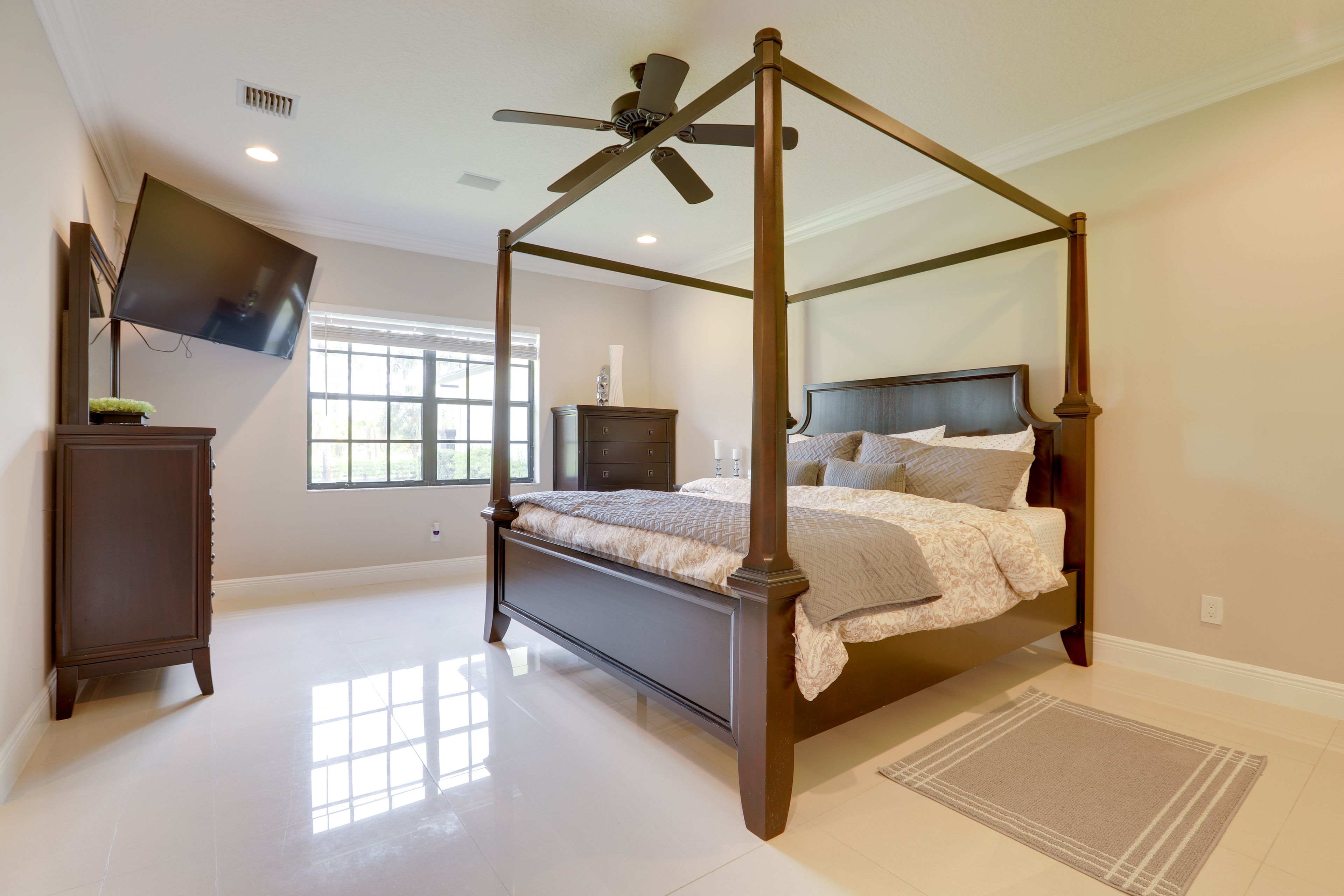 Bedroom 3 | King Bed | 1st Floor
