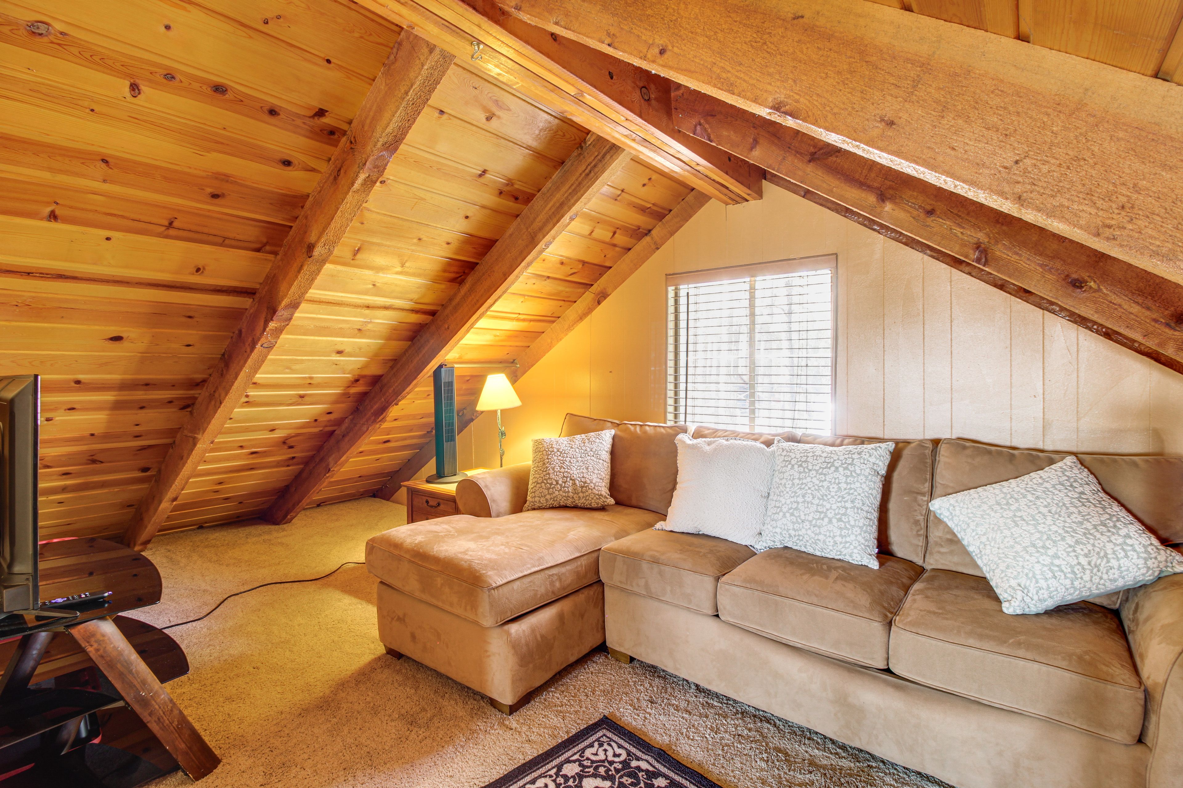 Loft | Queen Sleeper Sofa | 2nd Floor | Smart TV