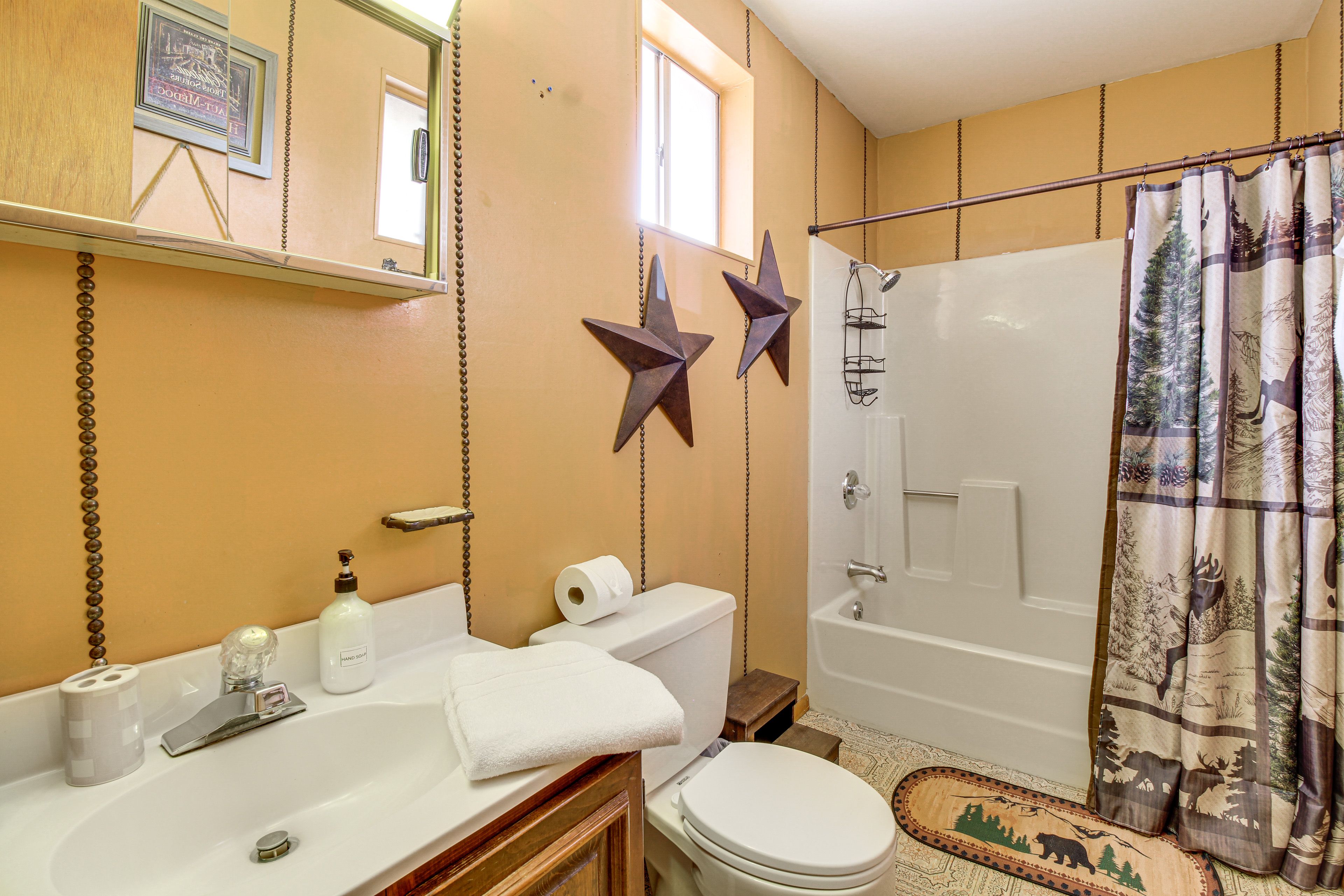 Full Bathroom | 2nd Floor | Shower/Tub Combo