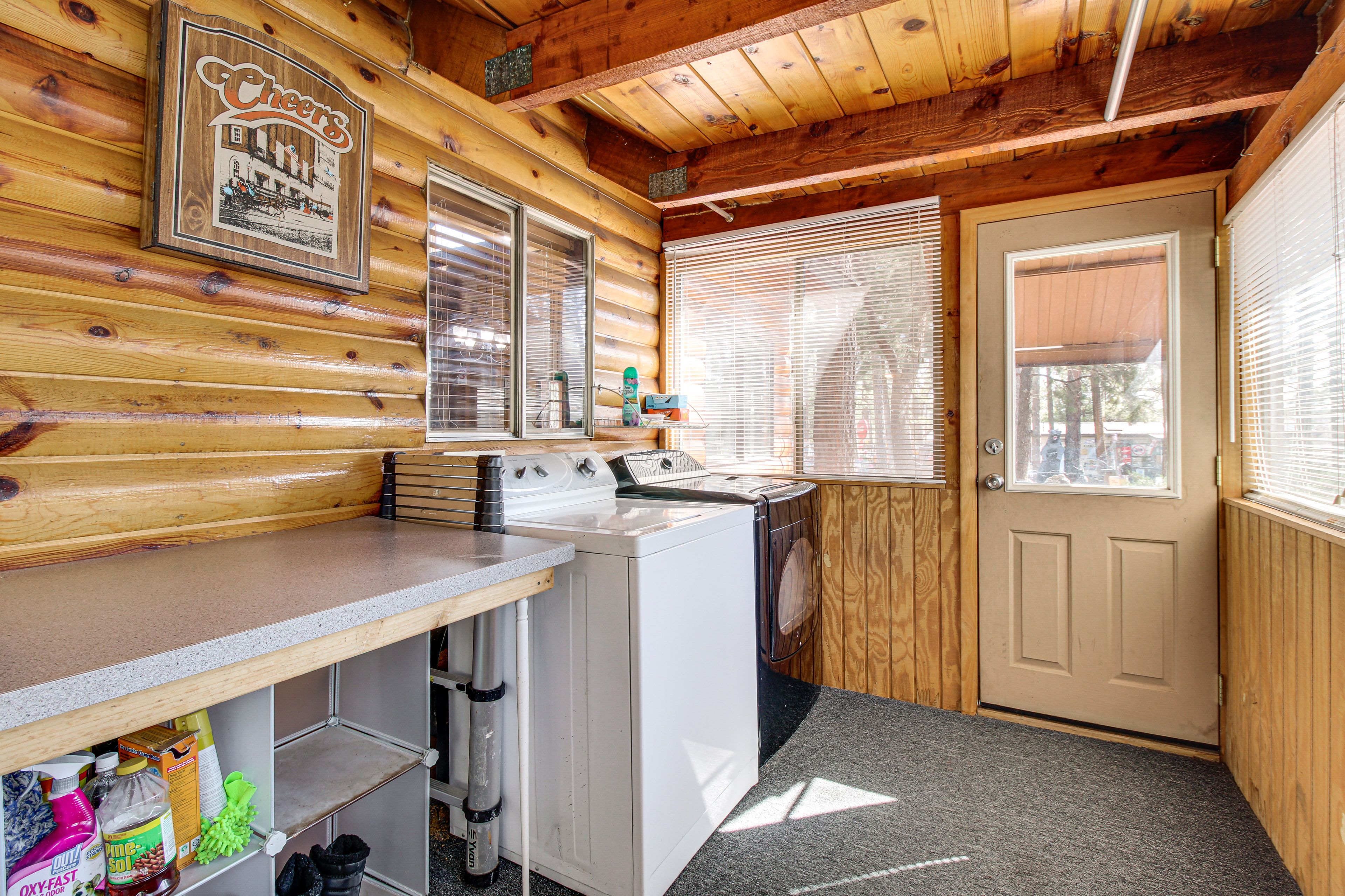 Laundry Room | Washer & Dryer | Gas Grill