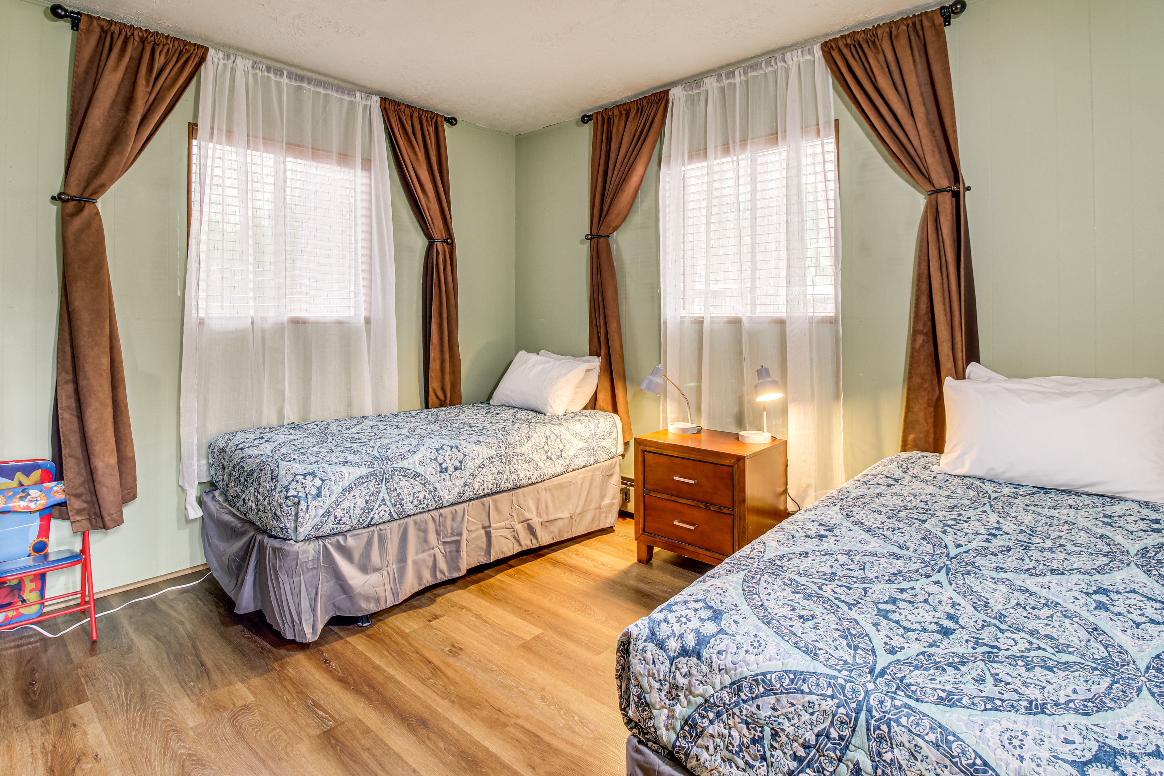 Bedroom 2 | 2 Twin Beds | 1st Floor