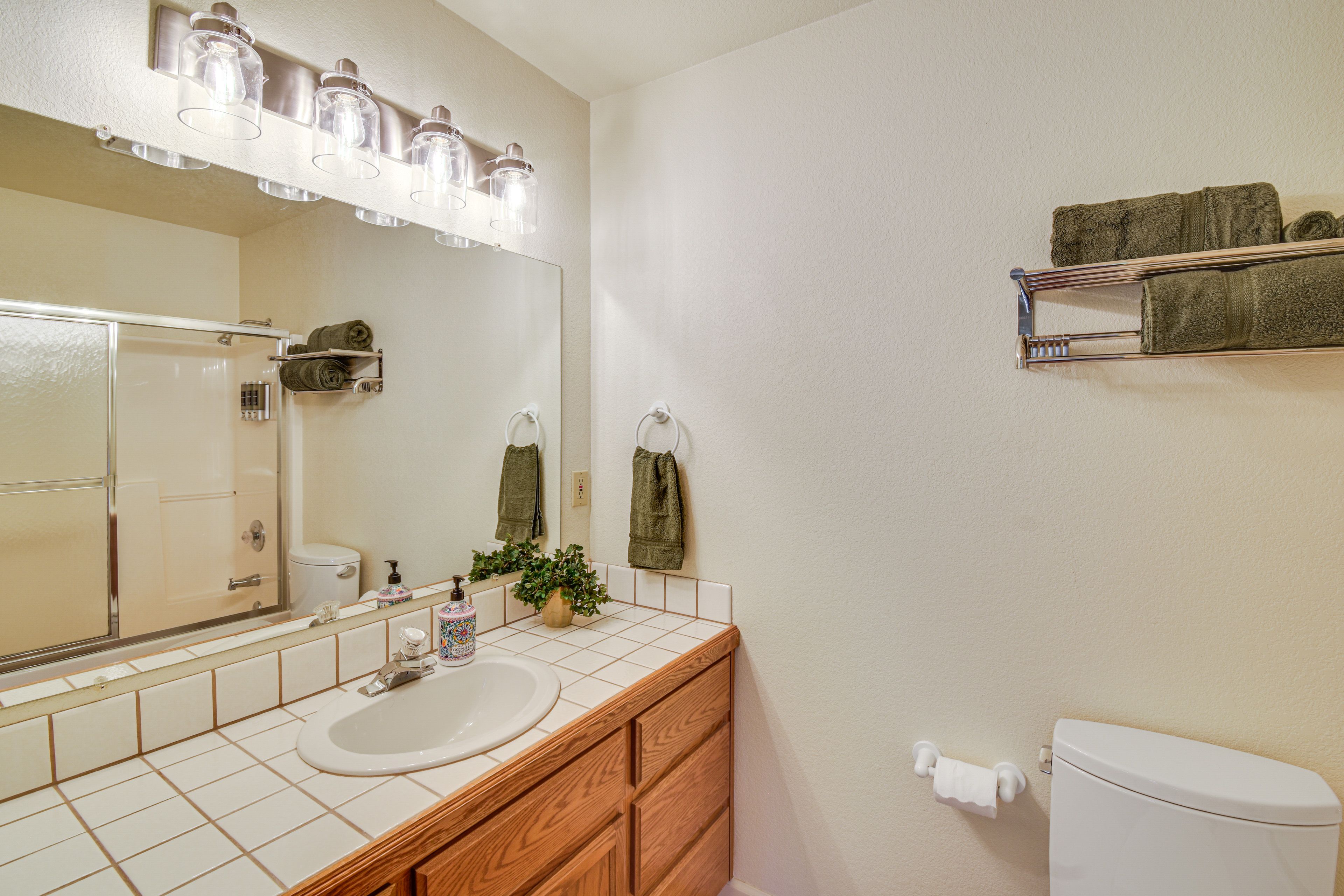 Bathroom | Towels Provided | Lower Floor