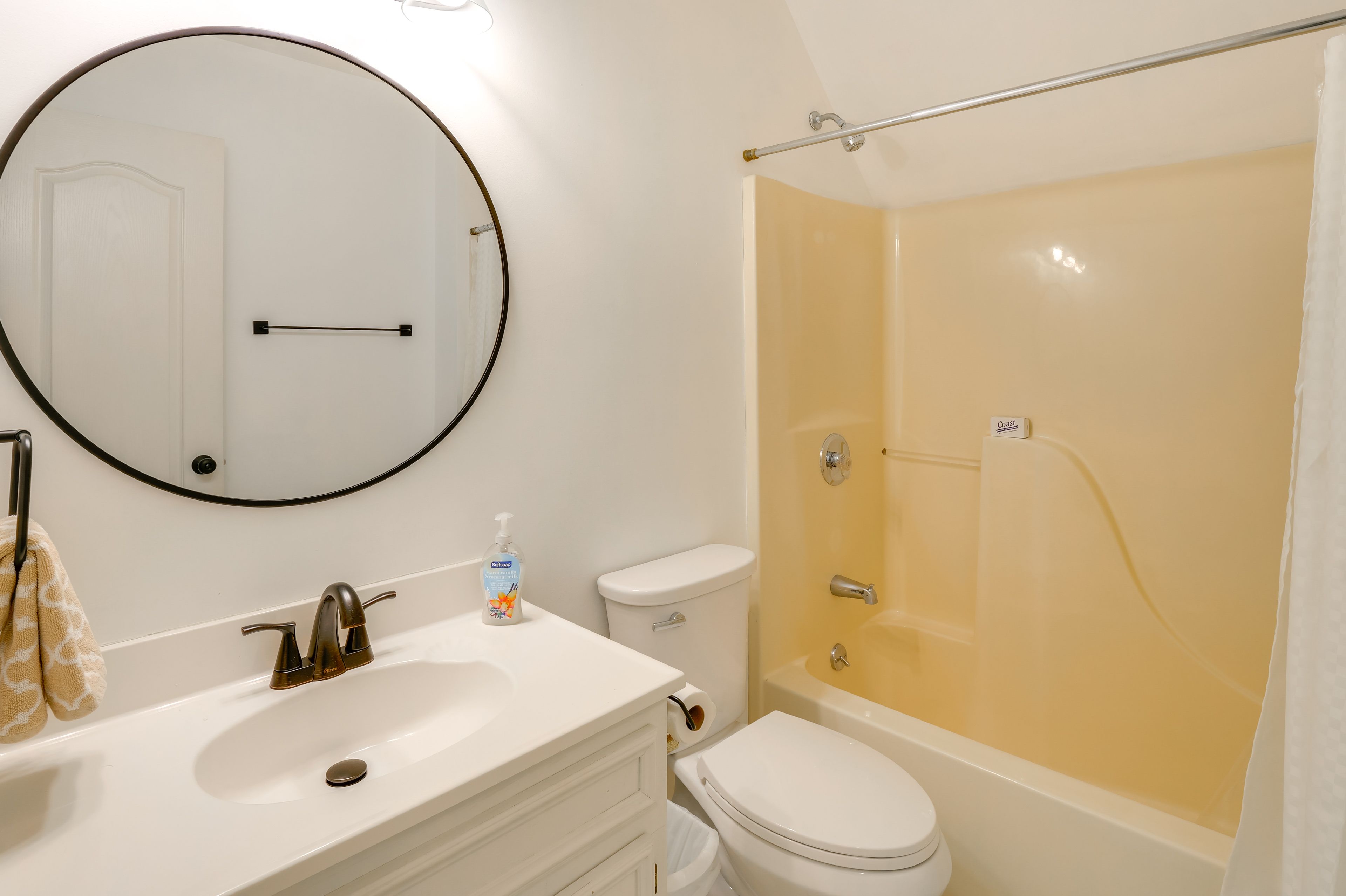 Full Bathroom | 2nd Floor