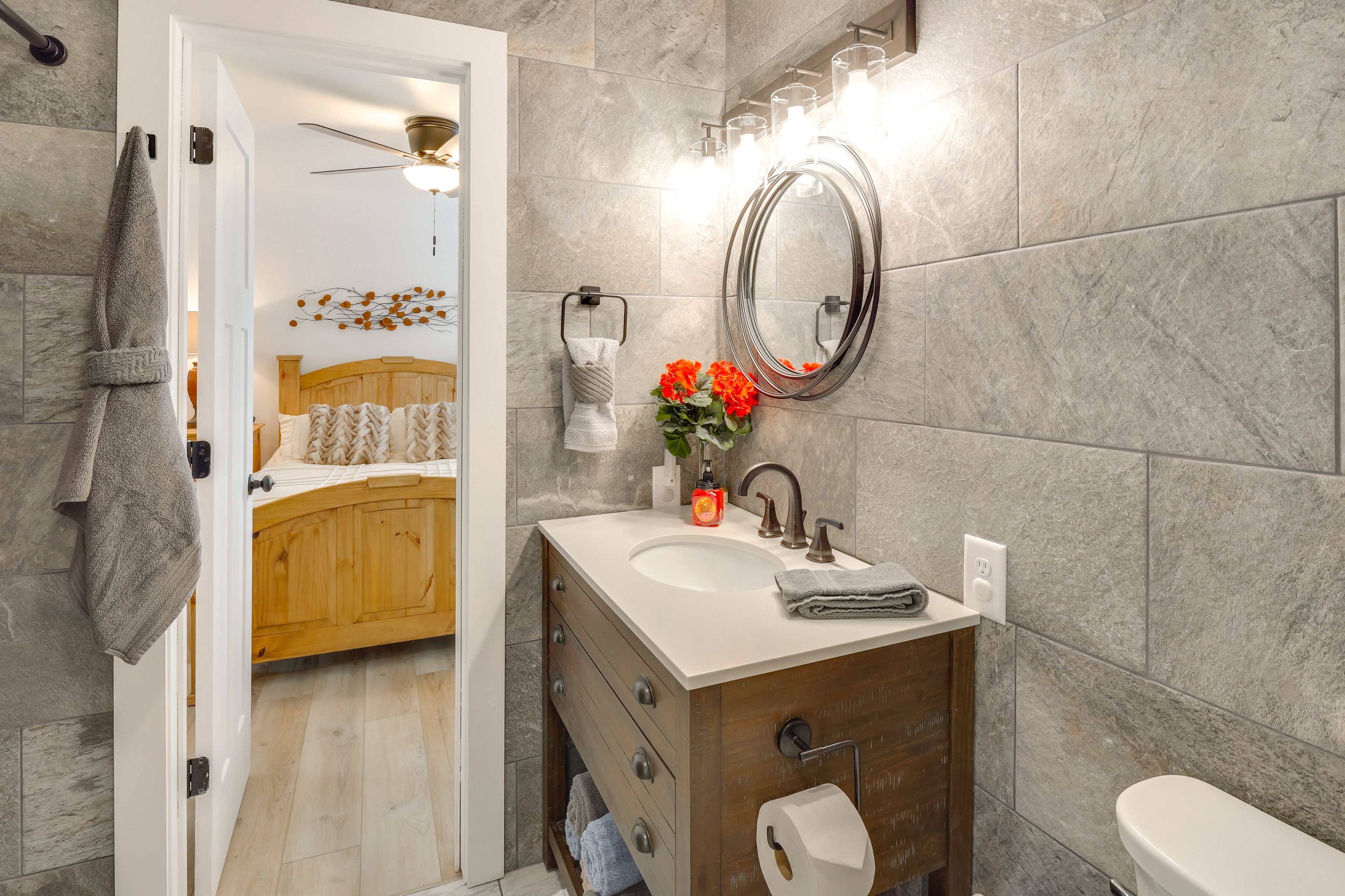 Full Bathroom | 1st Floor
