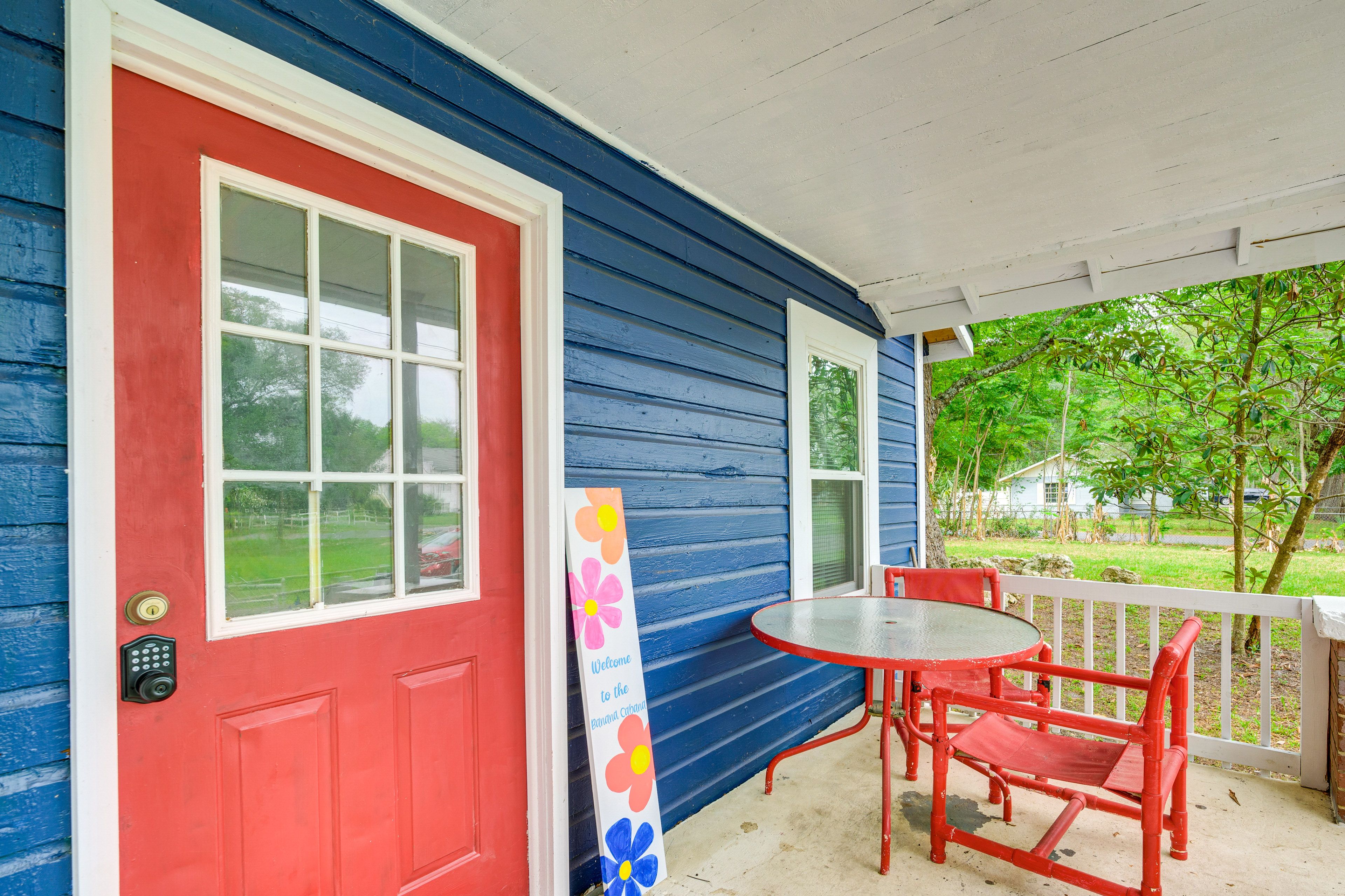 Porch | Outdoor Dining Area