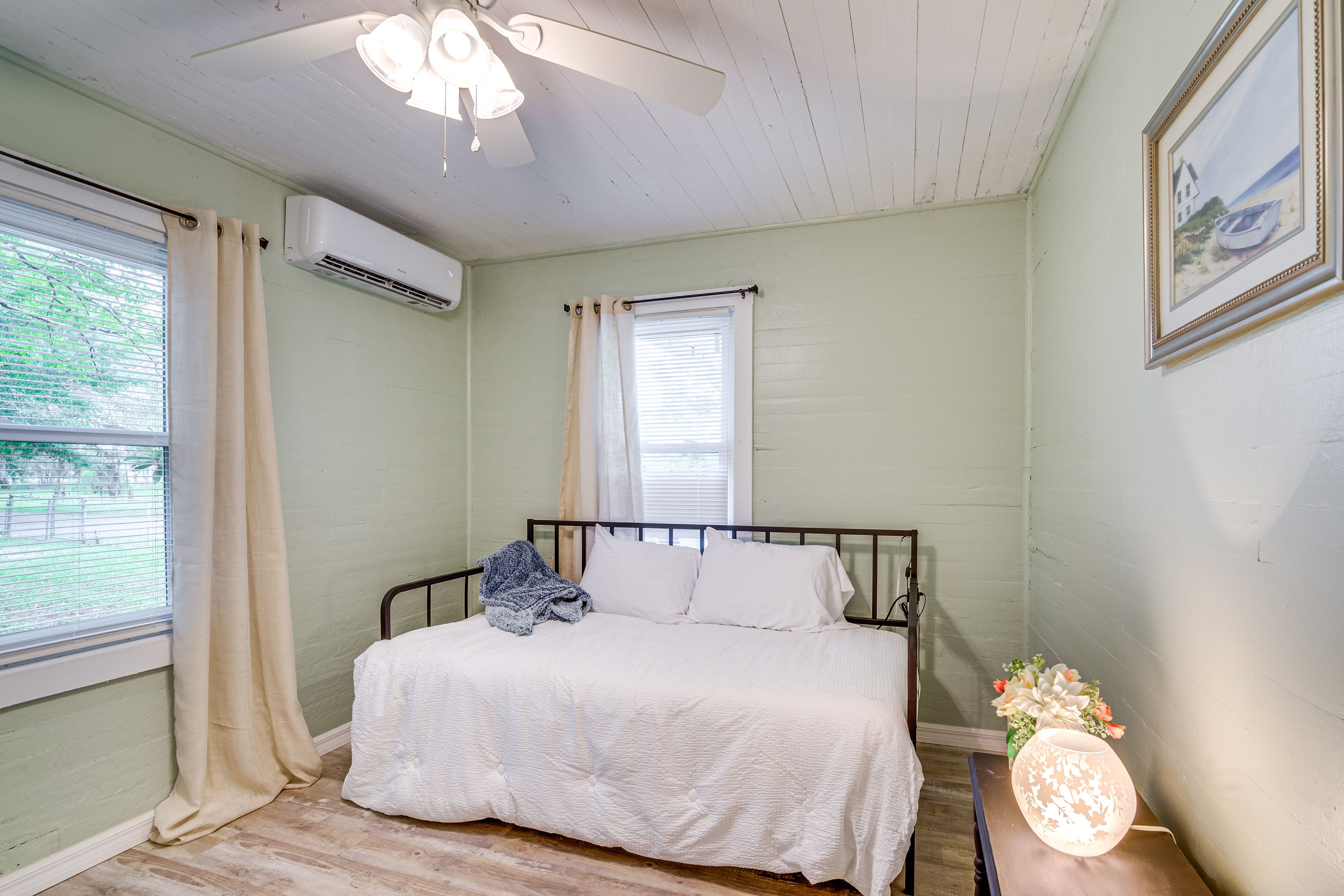 Bedroom 2 | Twin Daybed w/ Twin Trundle (Convertible to Queen Bed)