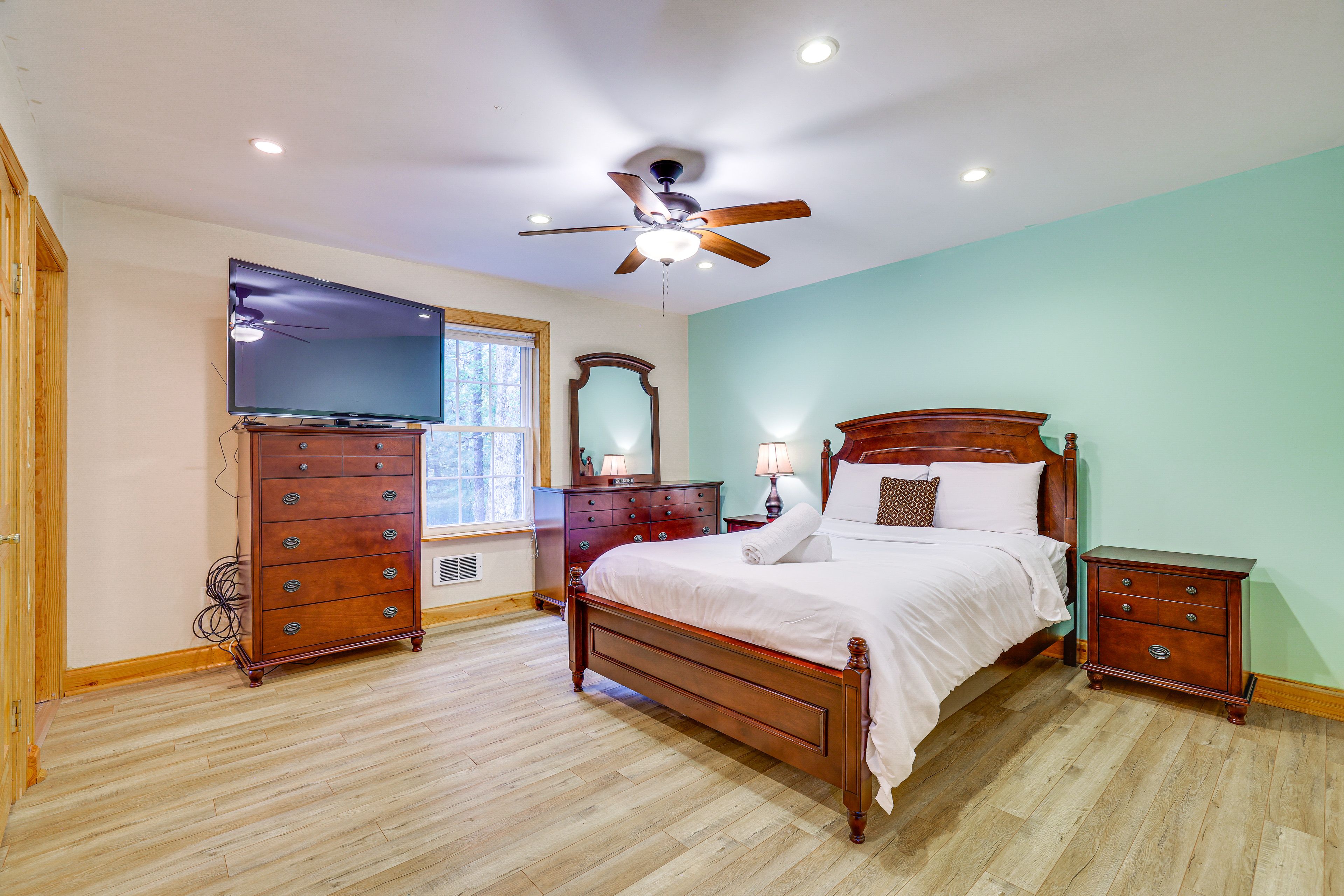 Bedroom 2 | Queen Bed | Upper Level | Linens Provided