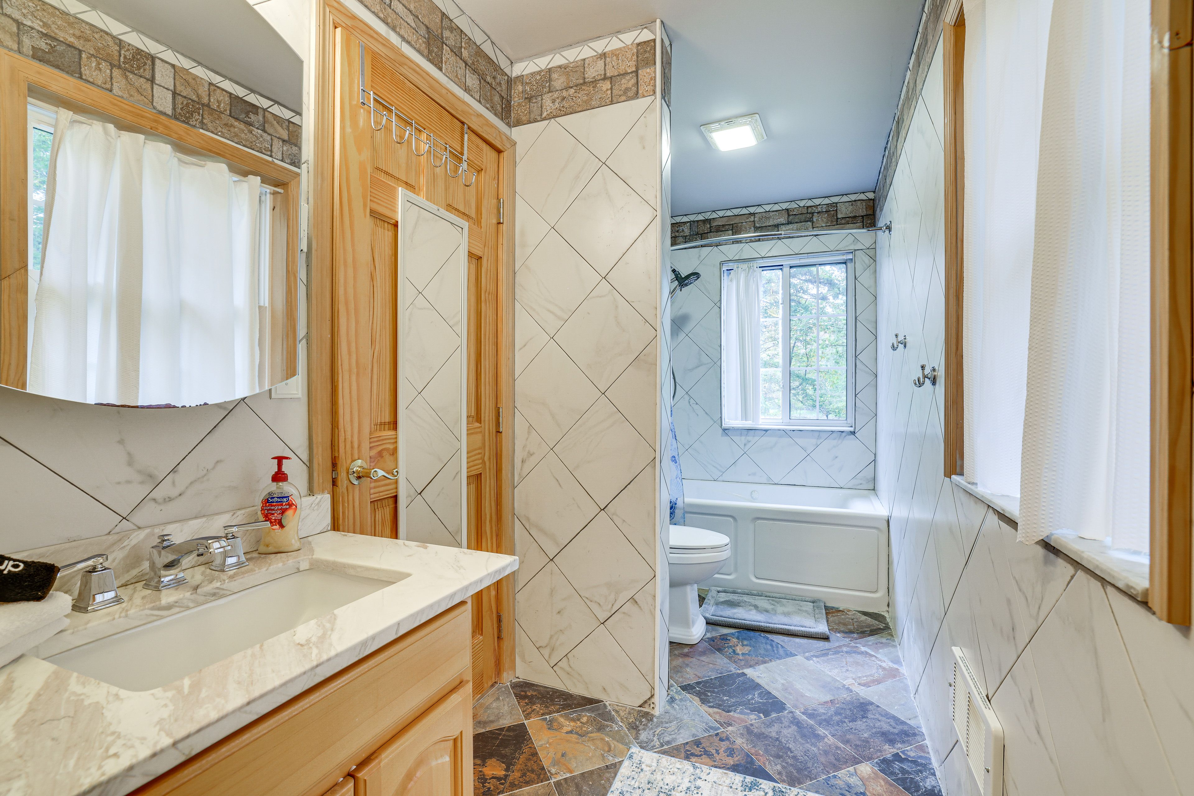 Full Bathroom | Upper Level