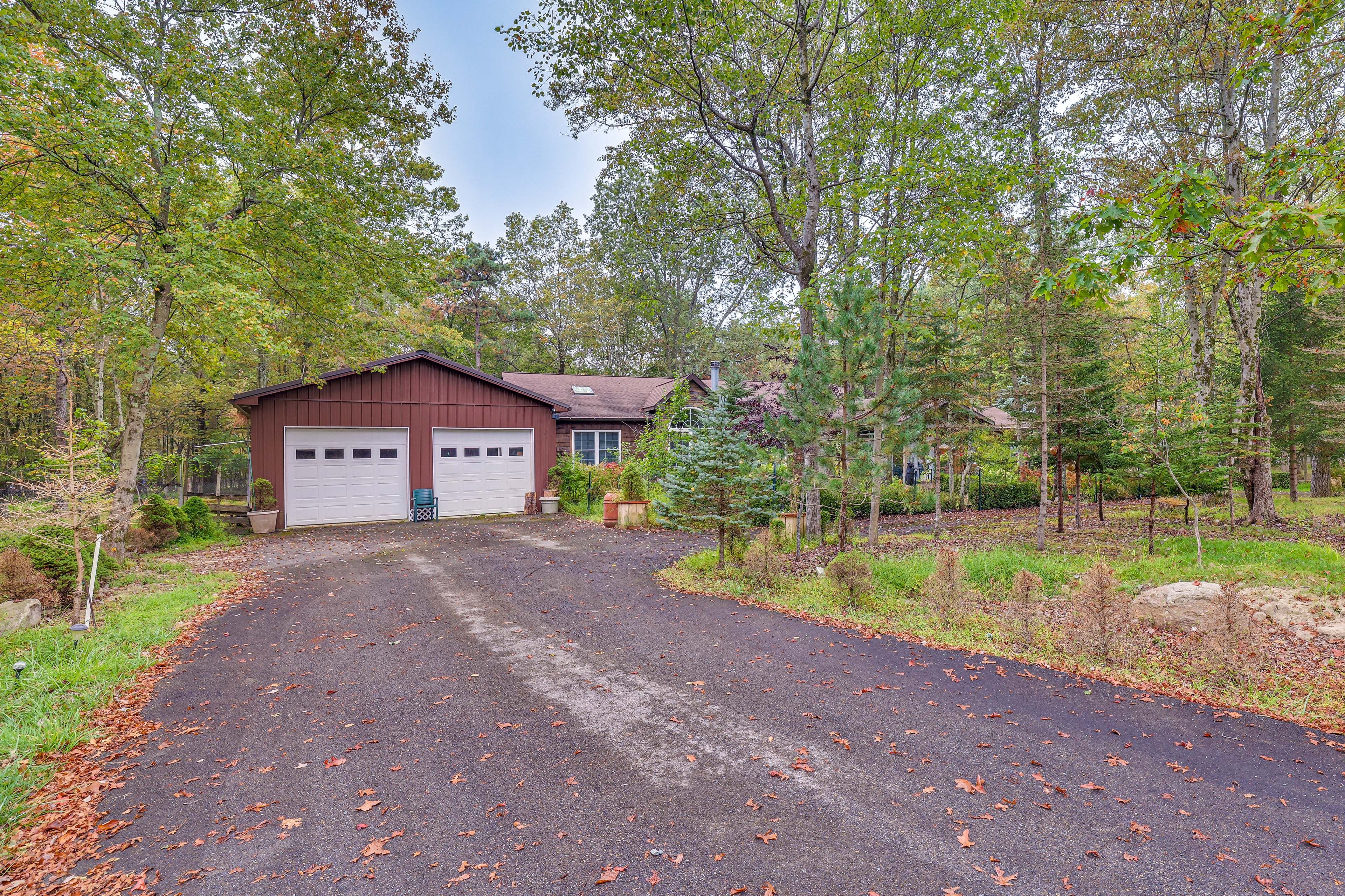 Exterior | Parking | Driveway (3 Vehicles)