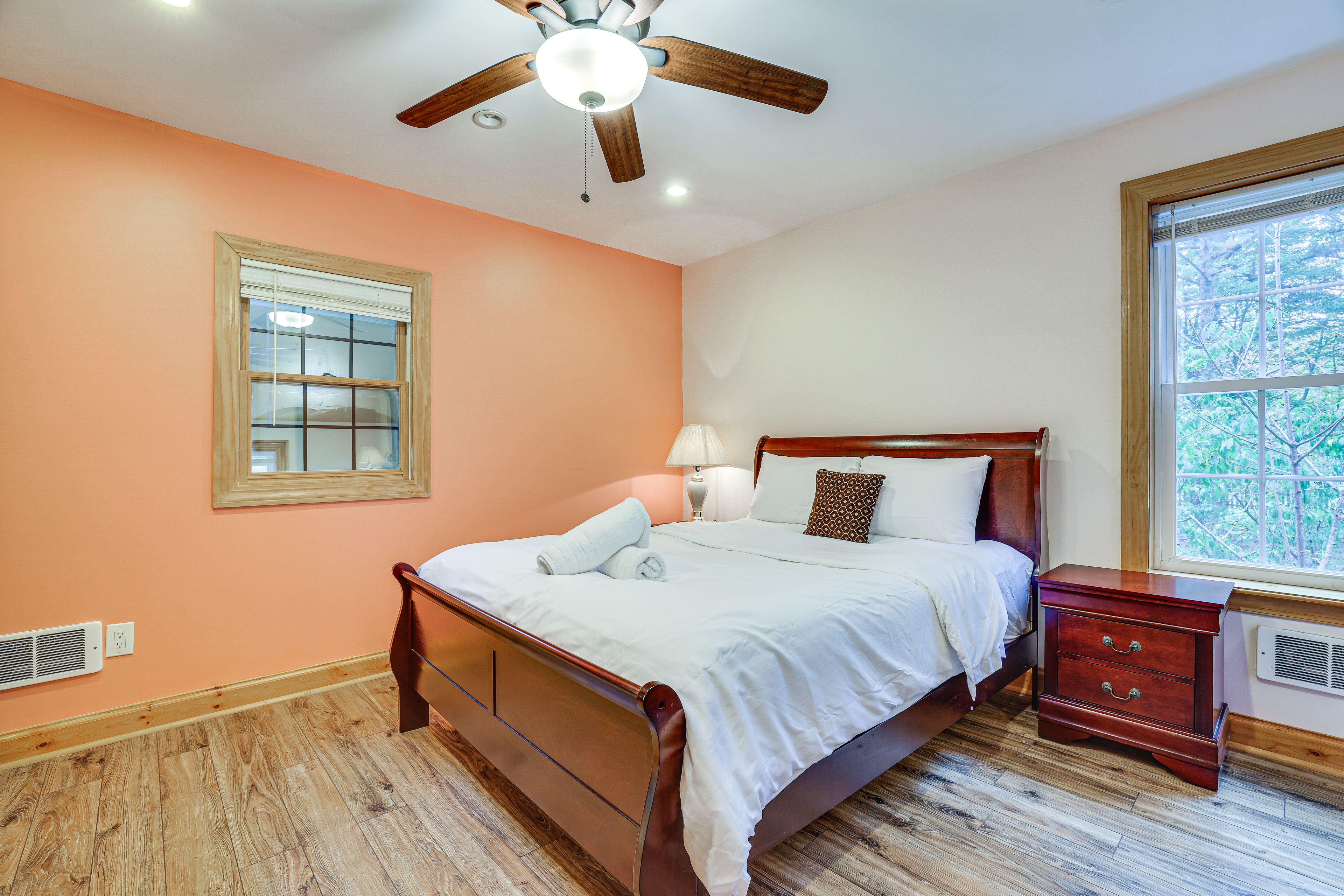 Bedroom 2 | Queen Bed | Upper Level