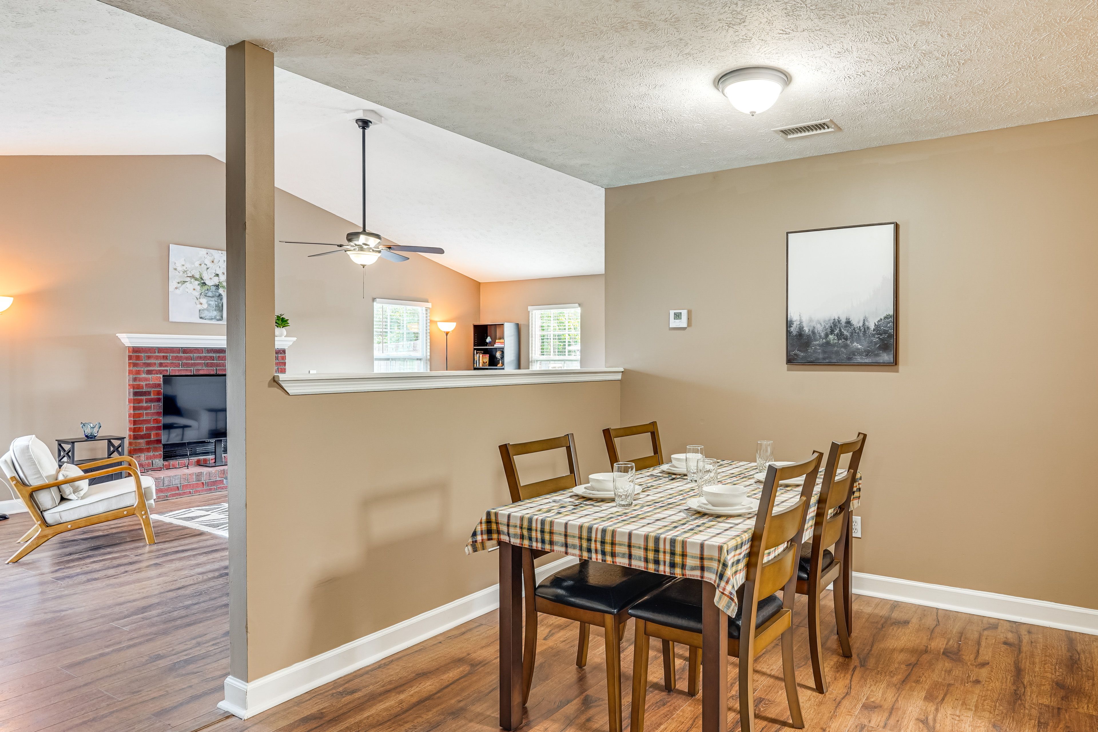 Dining Table | Dishware/Flatware