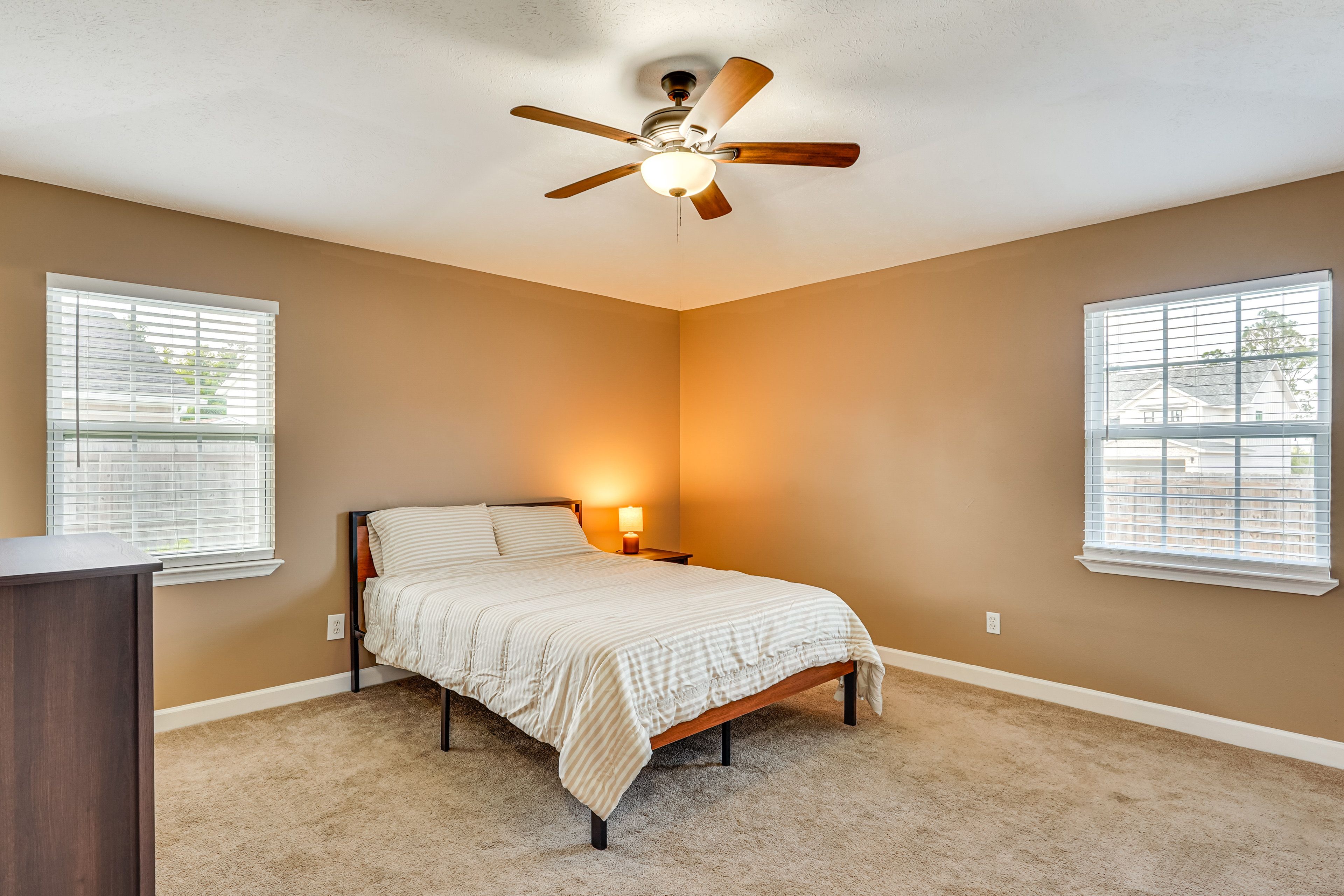 Bedroom 1 | Queen Bed