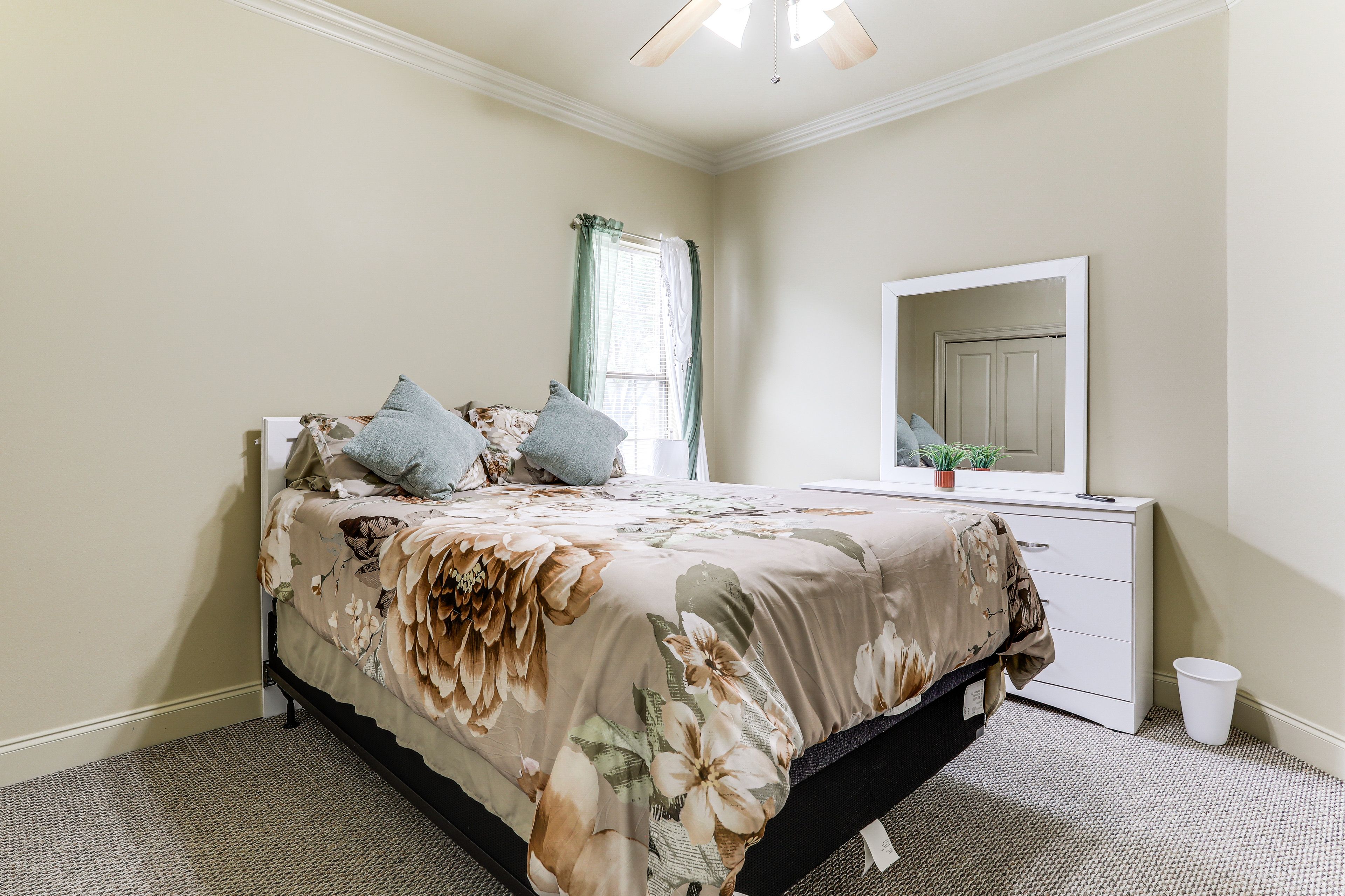 Bedroom 2 | Queen Bed