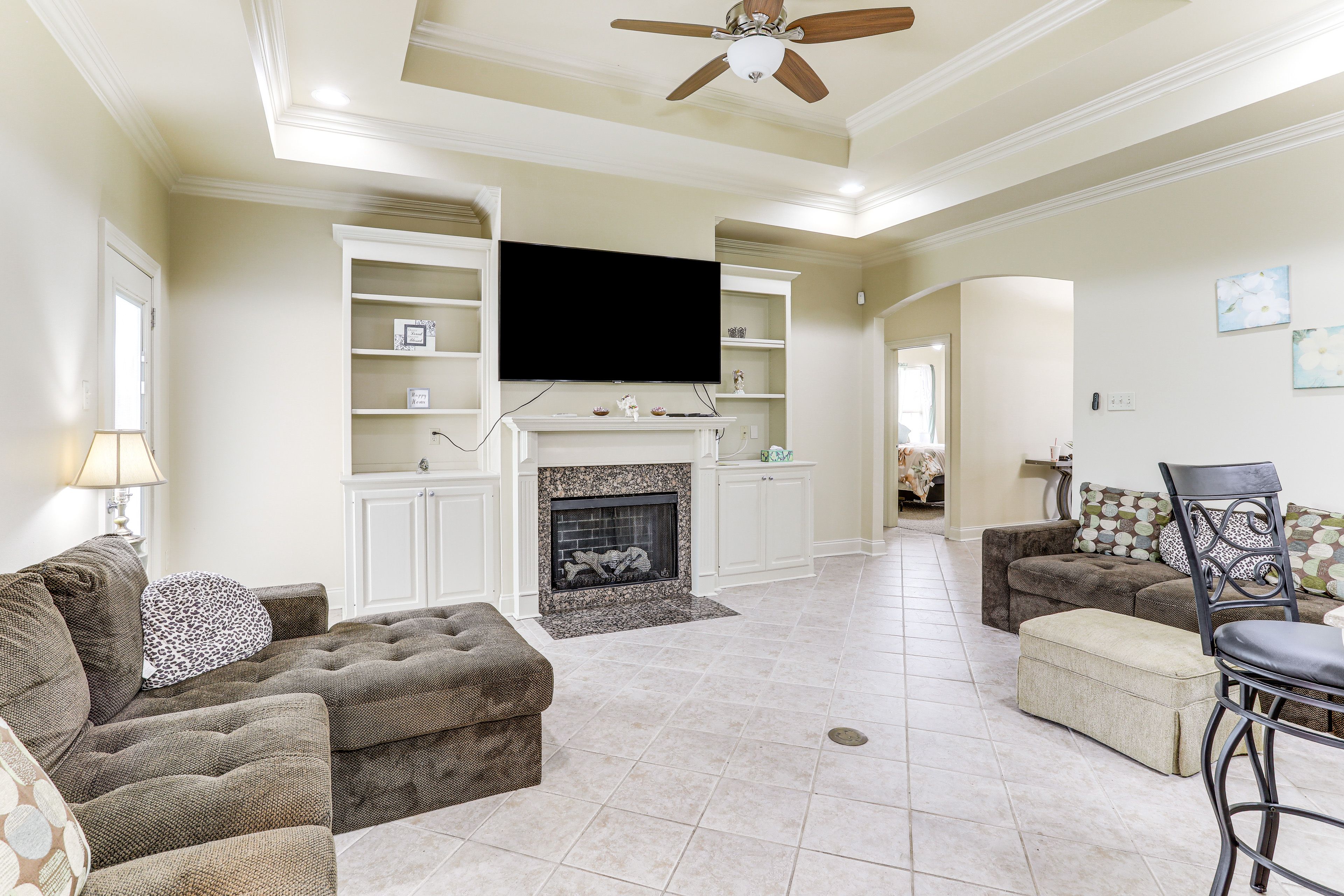 Living Room | Sleeper Sofa | Smart TV | Central Heating & A/C | Free WiFi