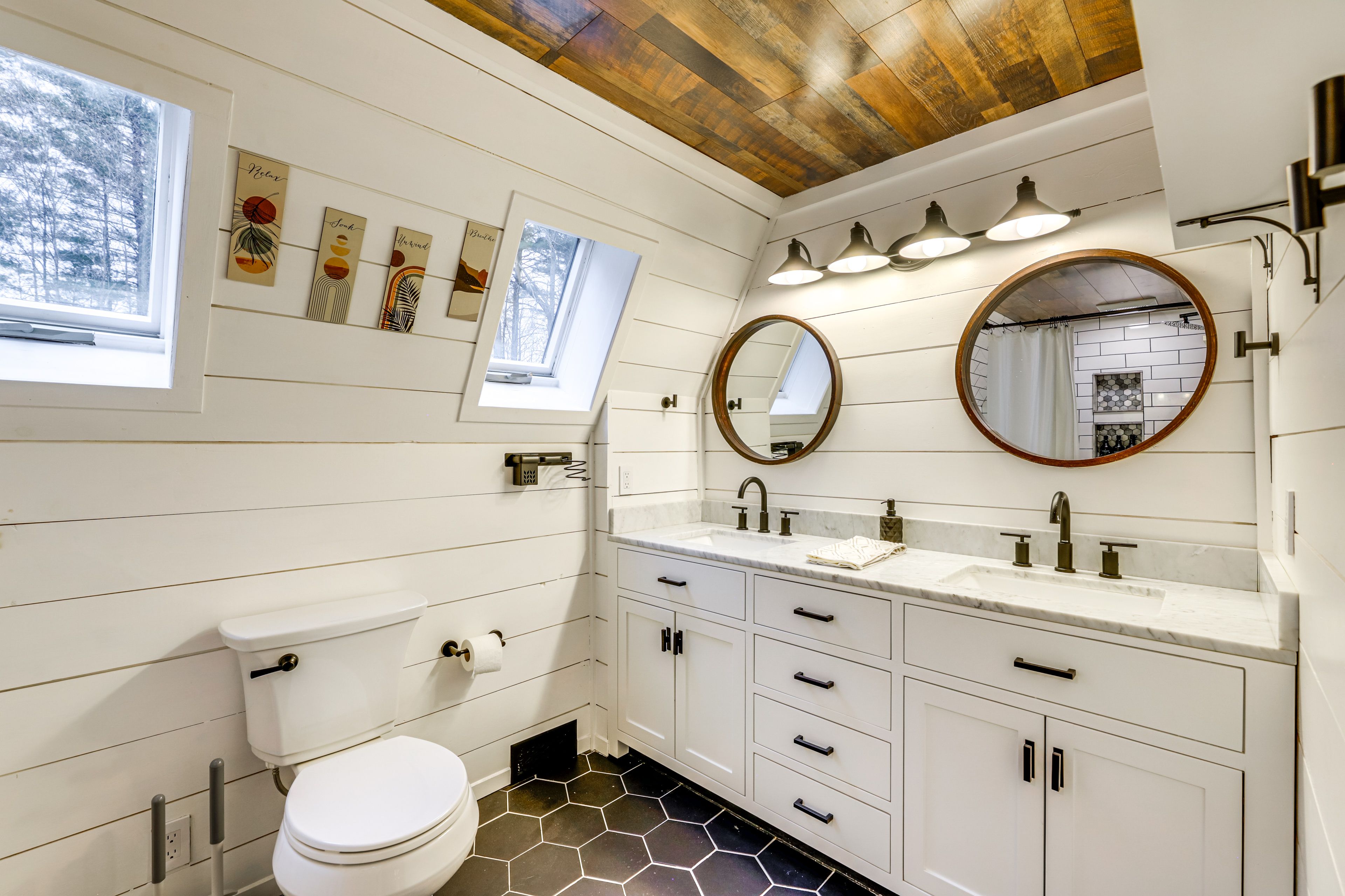 Bathroom | 2nd Floor