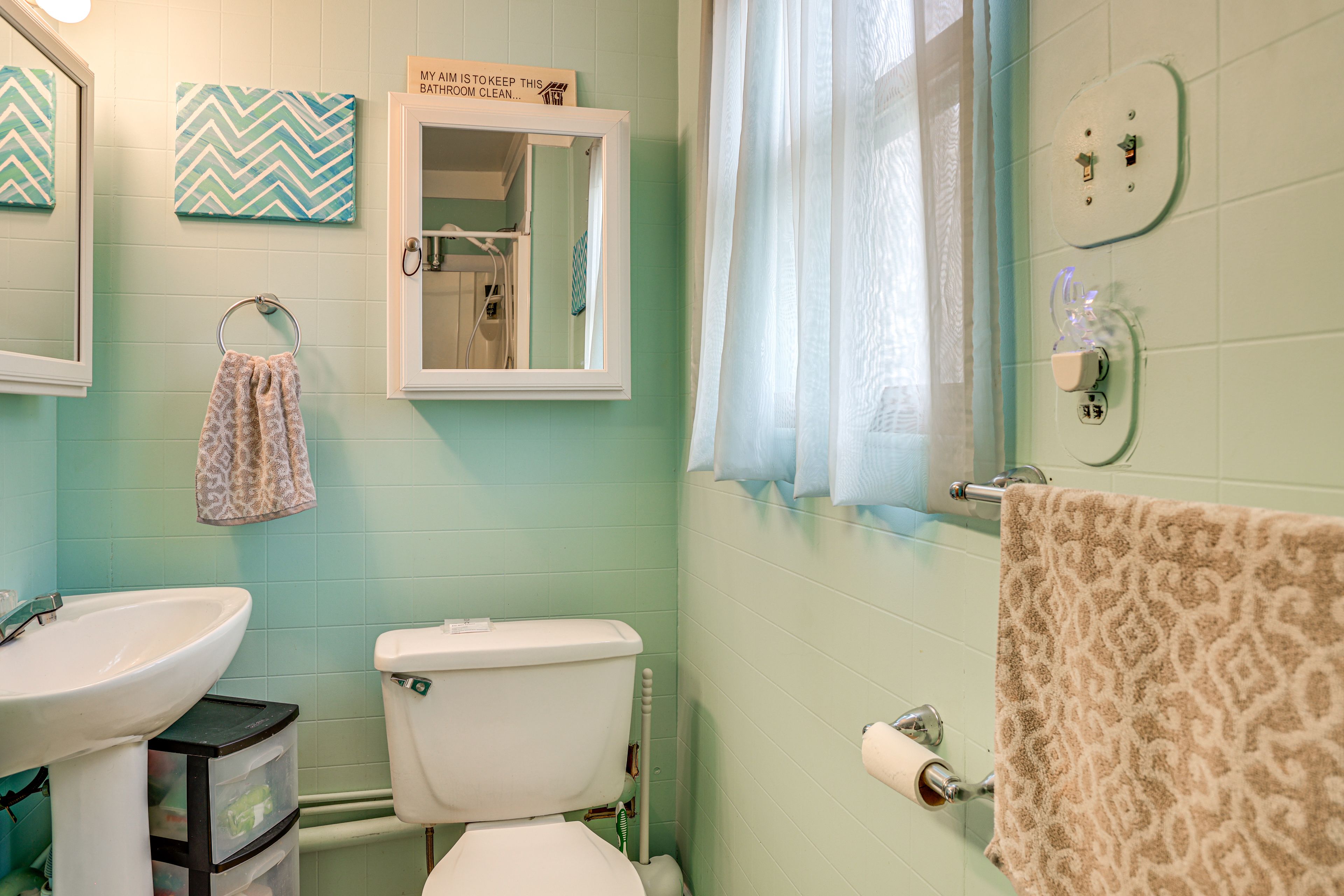Full Bathroom | Towels Provided | Complimentary Toiletries